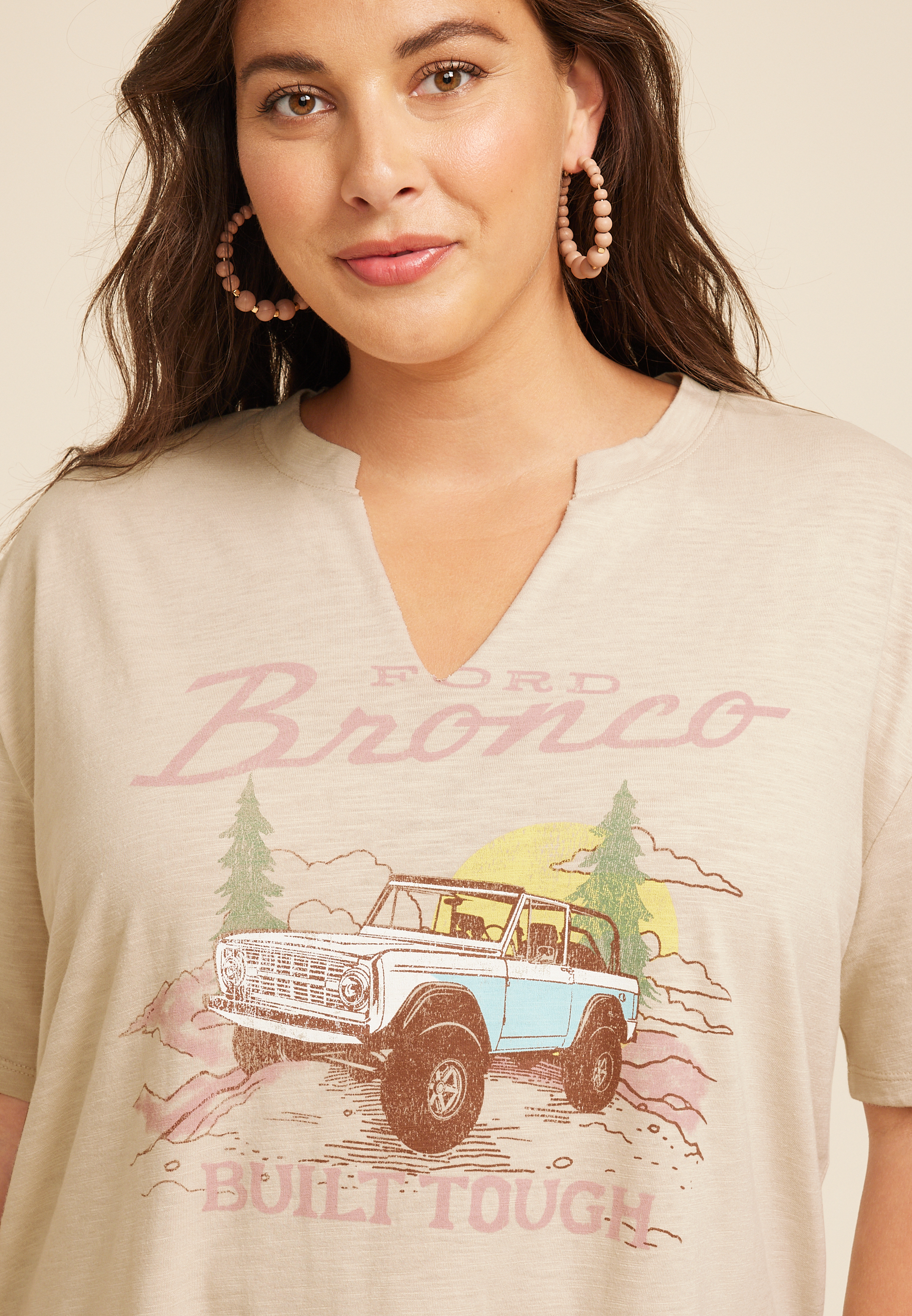 : Ford Bronco Women's Vintage Logo V-Neck Short Sleeve T-Shirt :  Clothing, Shoes & Jewelry