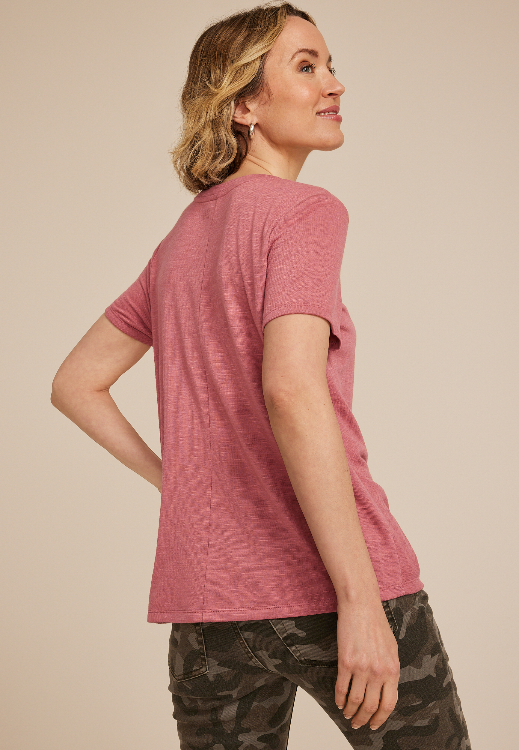 24/7 Austin Knot Hem Tee | maurices