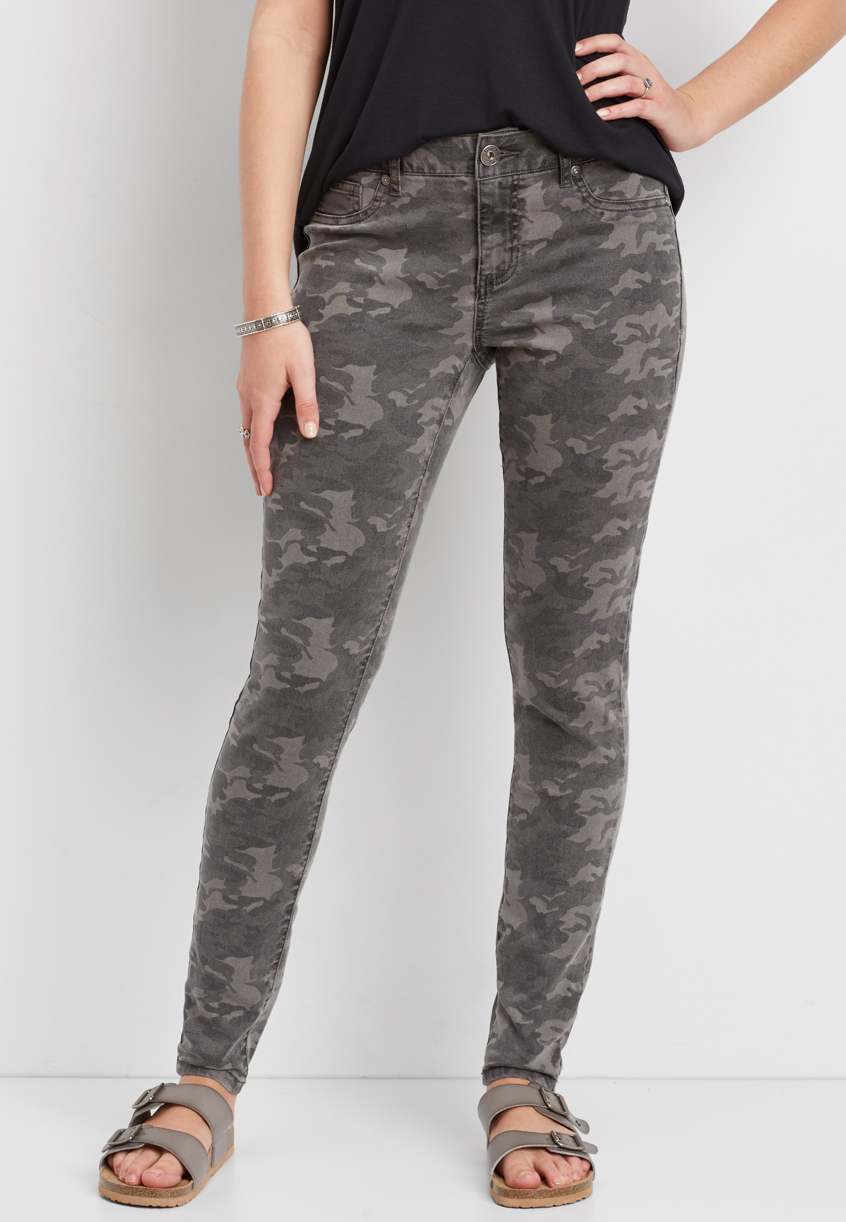 DenimFlex™ color jegging in gray camo print