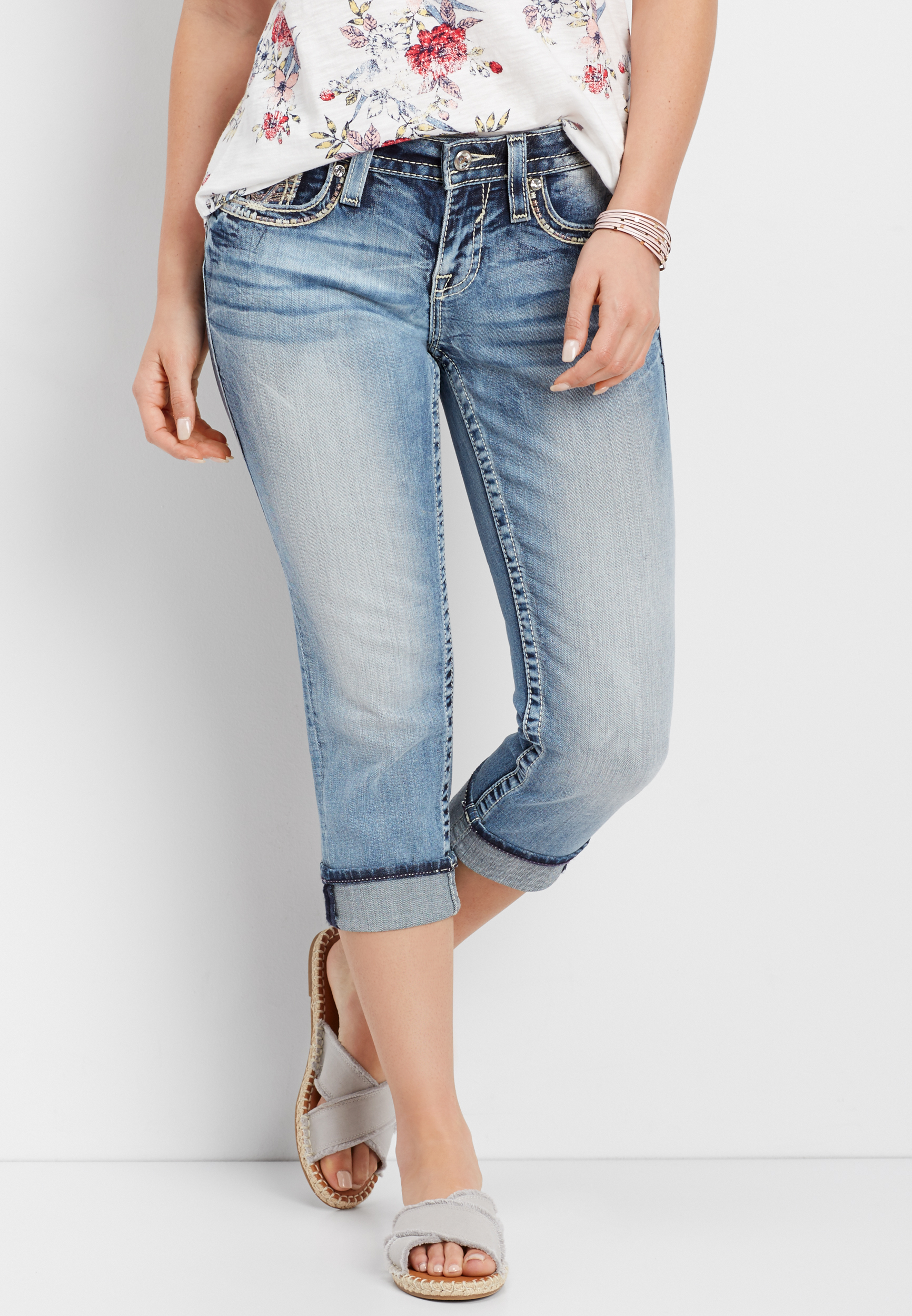 Vigoss® medium wash capri | maurices