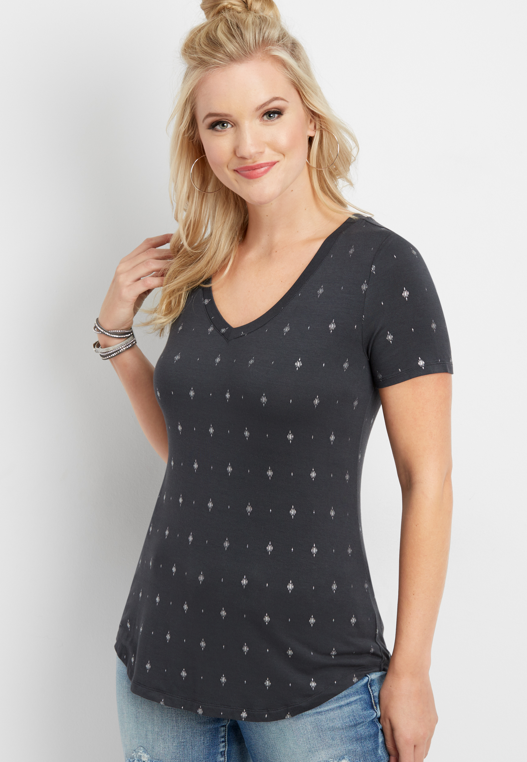 24/7 v-neck patterned tee | maurices