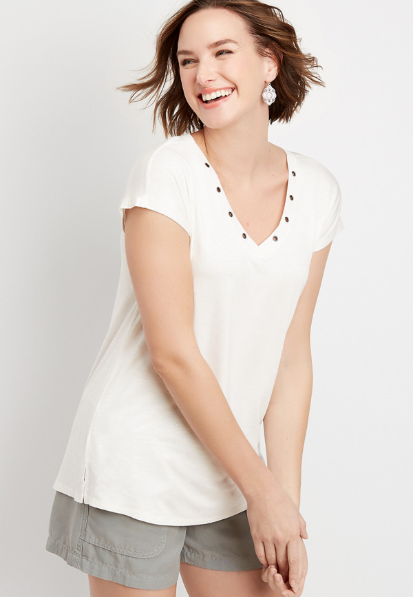 24/7 Solid Grommet Neck Tee | maurices