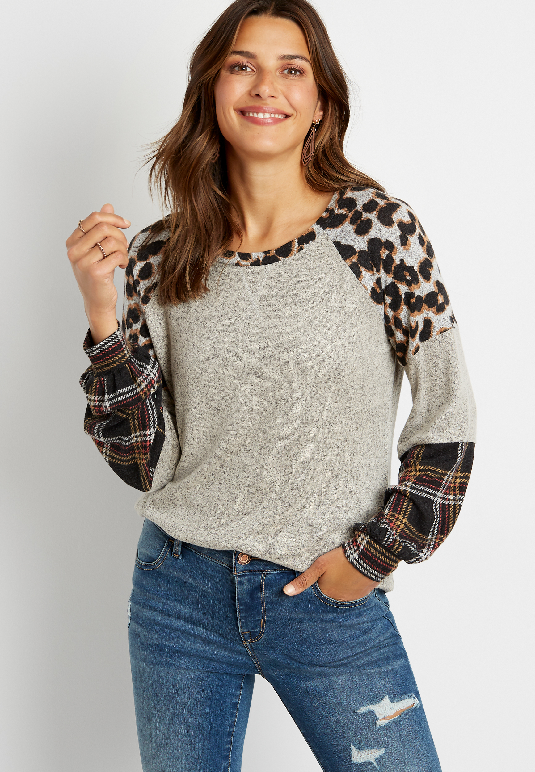 leopard sleeve baseball tee