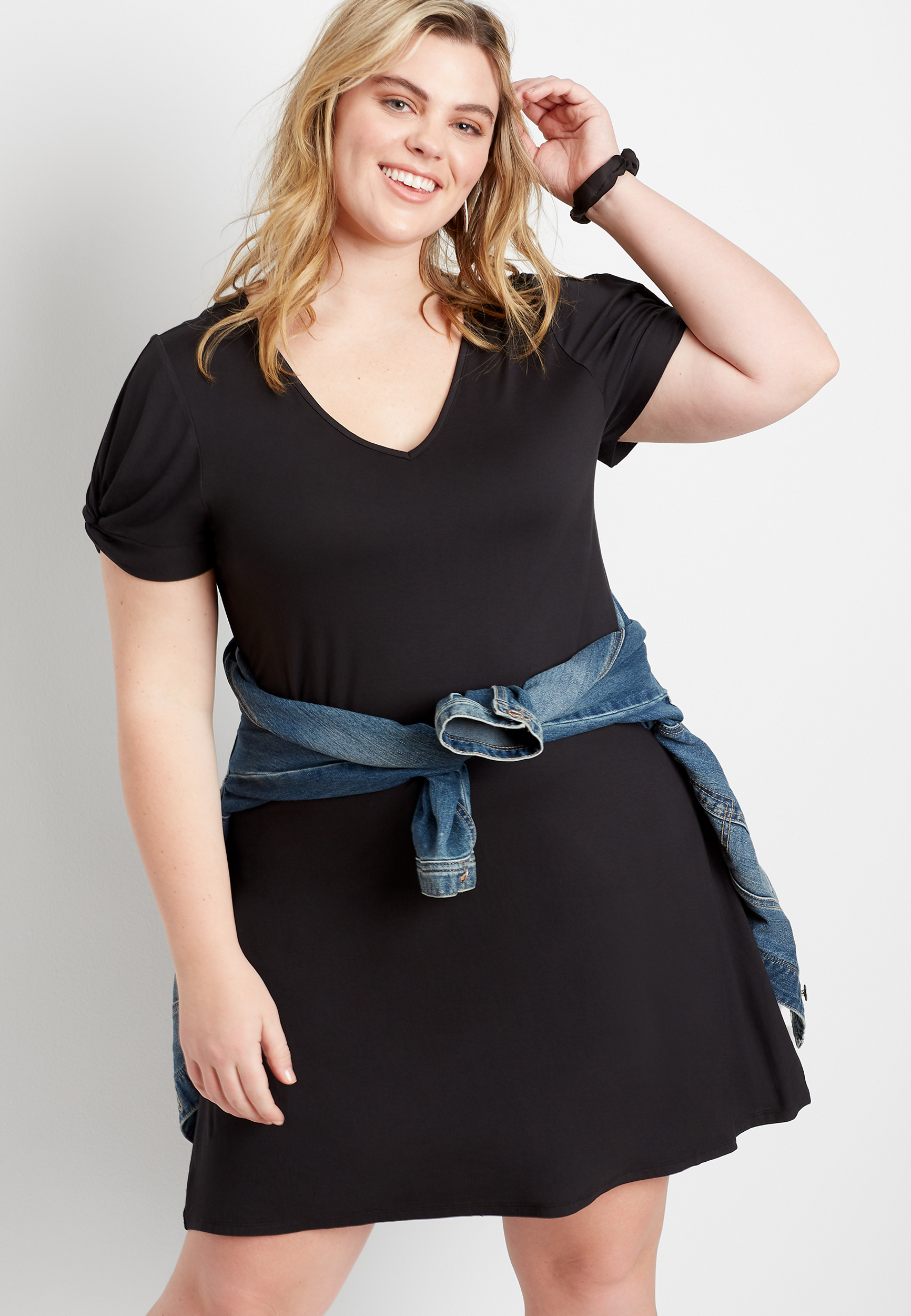 Plus Size 24/7 Black Twist Sleeve Shift Dress | maurices
