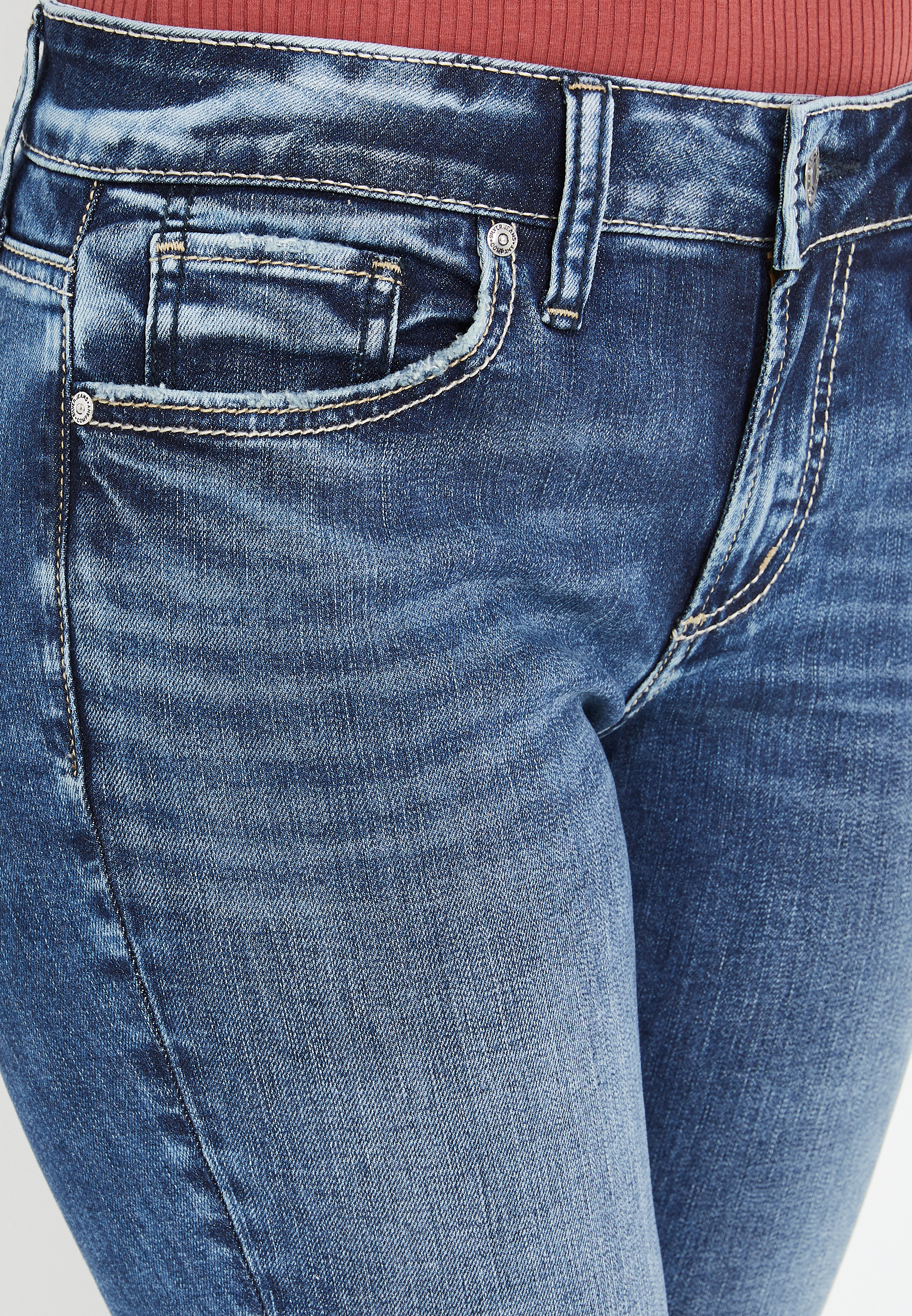 Silver Jeans Co.&reg; Elyse Curvy Mid Rise Thick Stitch Capri, MEDIUM SANDBLAST, large