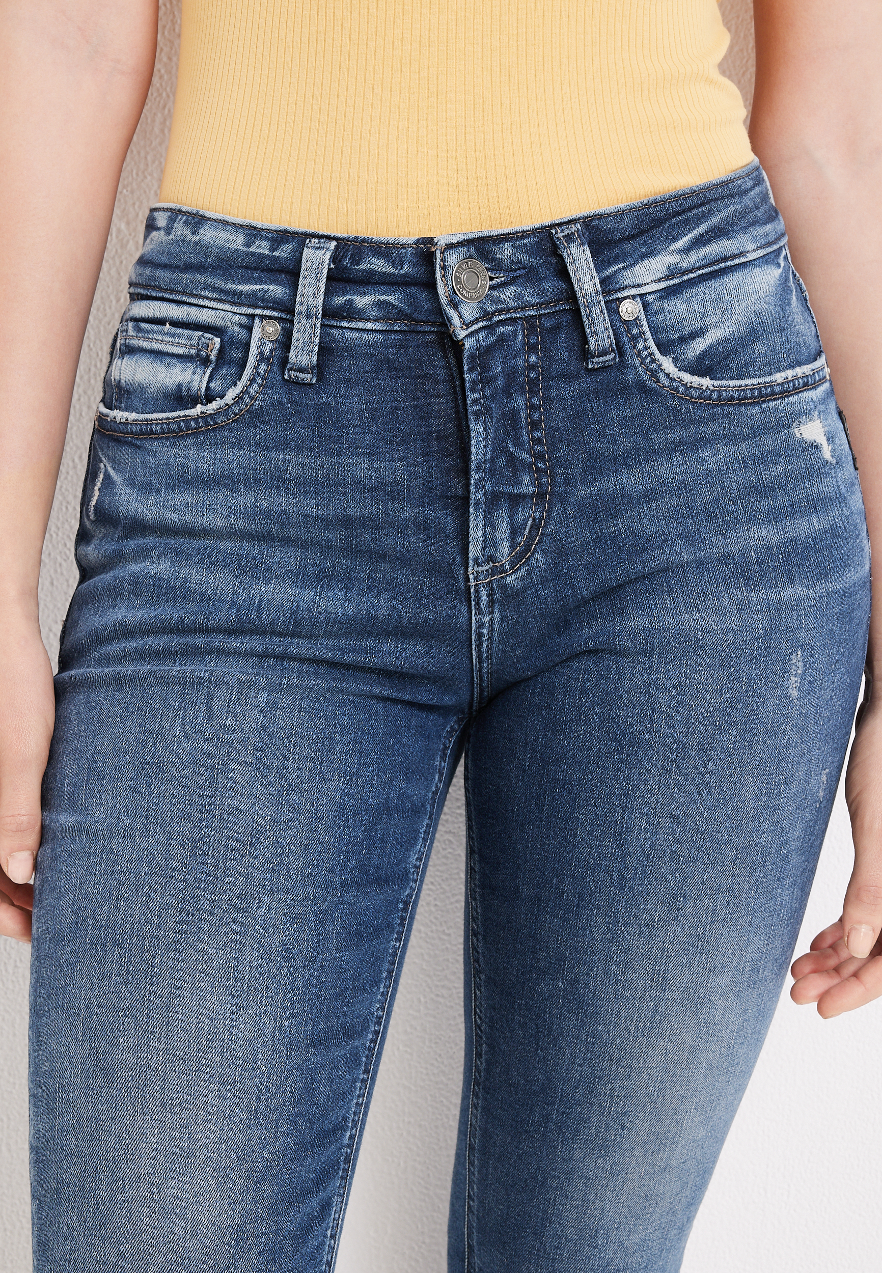 Silver Jeans Co.&reg; Suki Curvy Mid Rise Capri, C3337, large