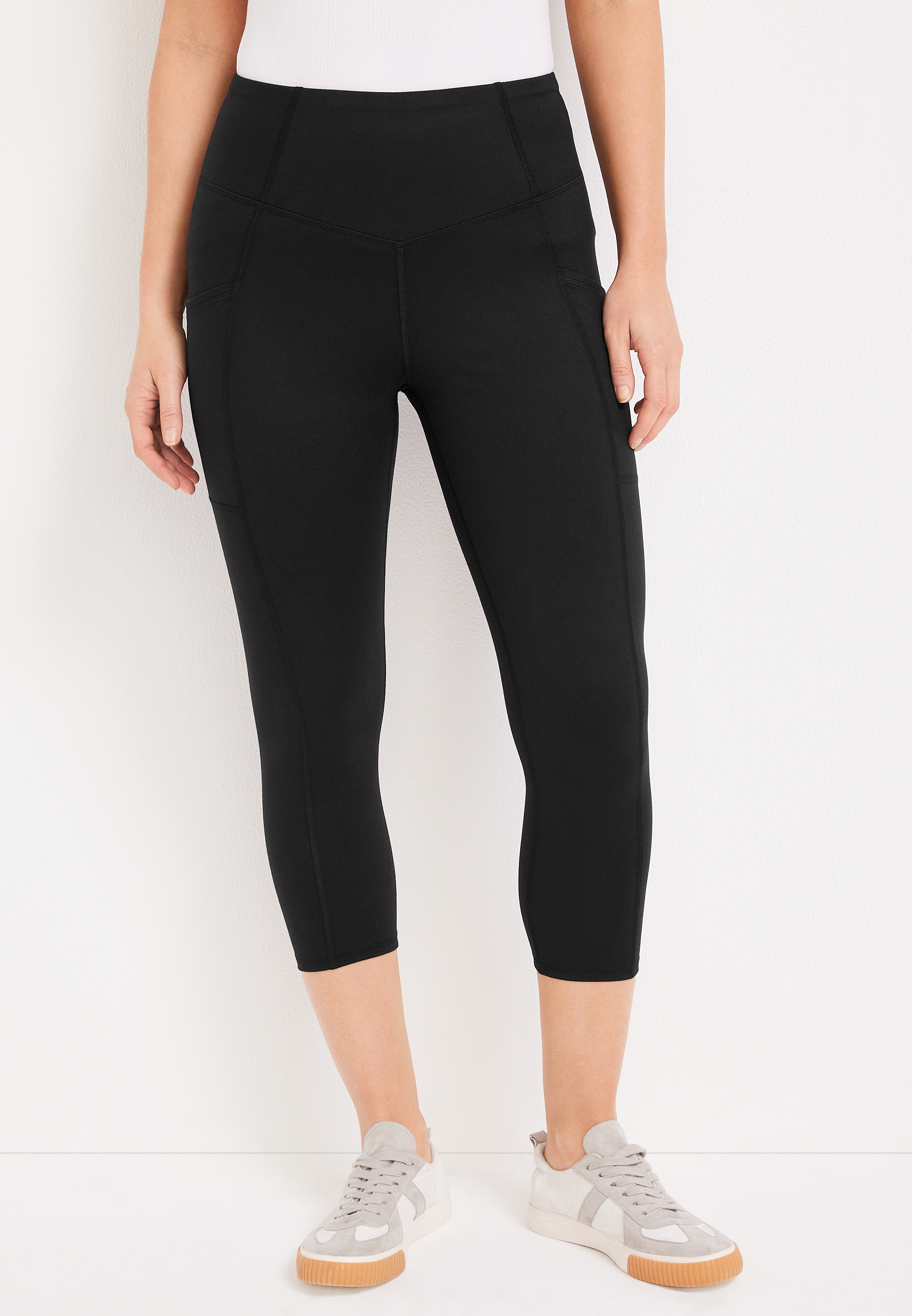 Black Super High Rise Luxe Pocket Capri Legging maurices