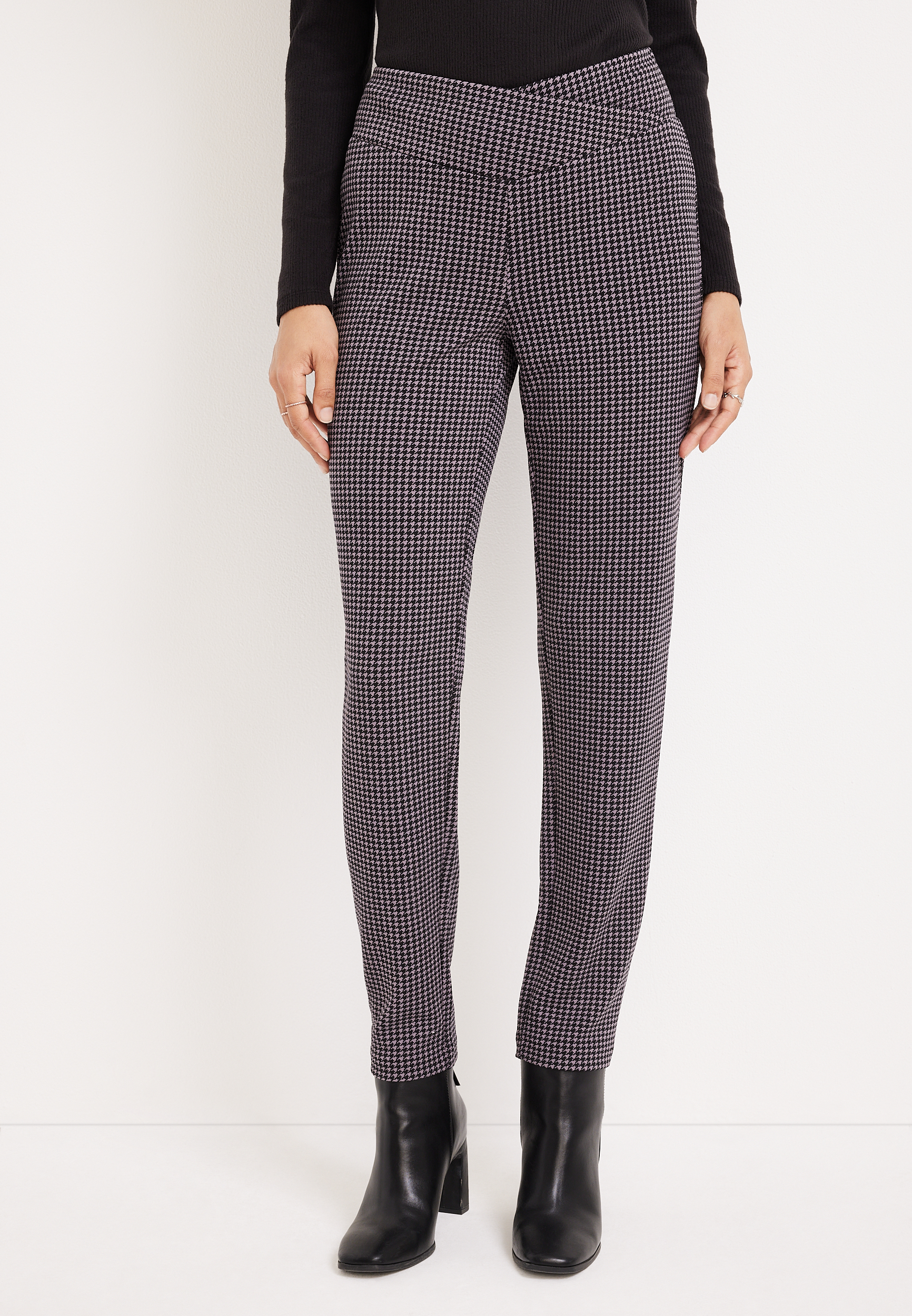 Versa Crossover High Rise Taper Pant | maurices