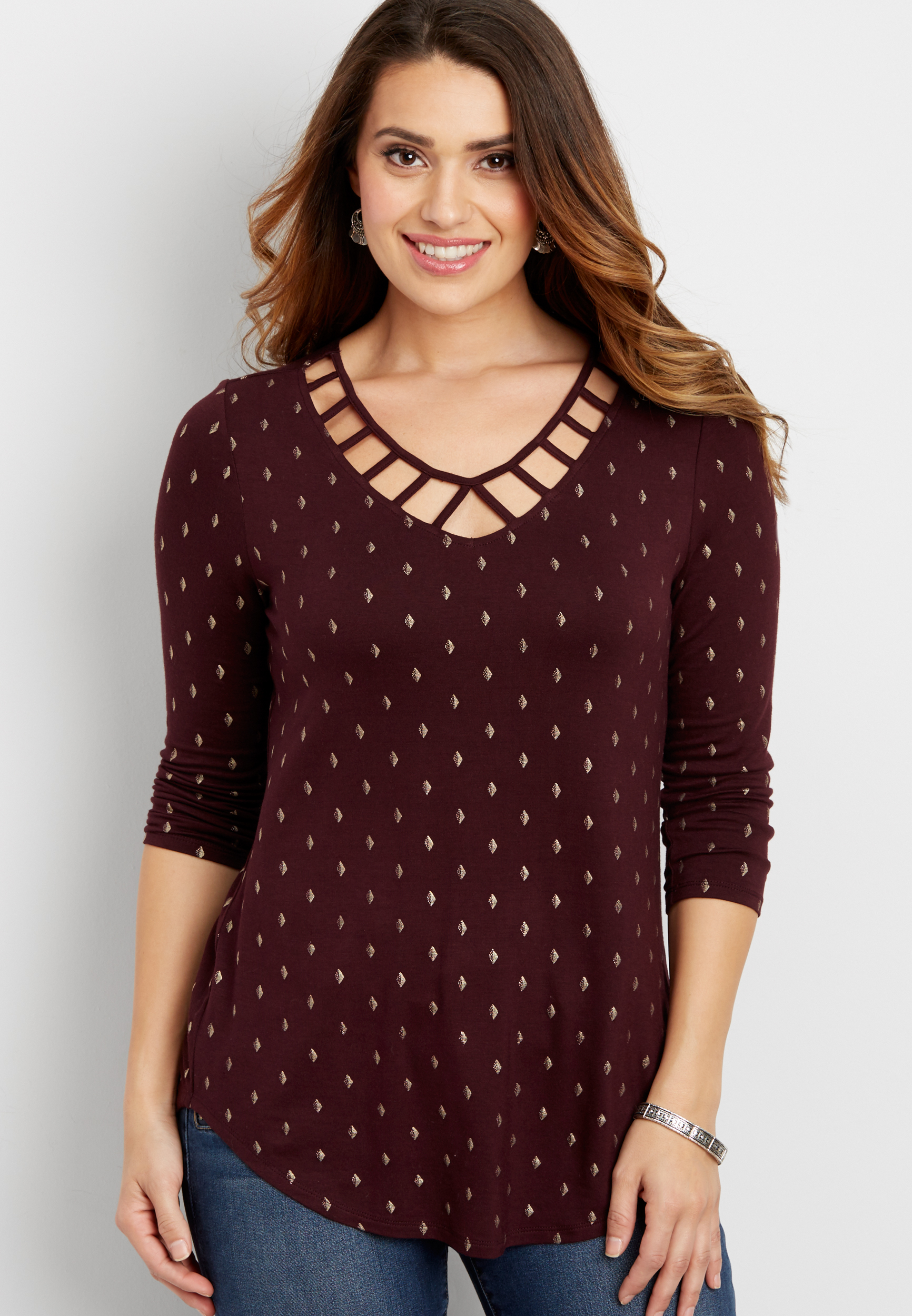 the 24/7 patterned tee with lattice v-neckline | maurices