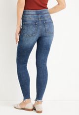 m jeans by maurices&trade; Cool Comfort Super Skinny High Rise Crossover Jean, C3337, small