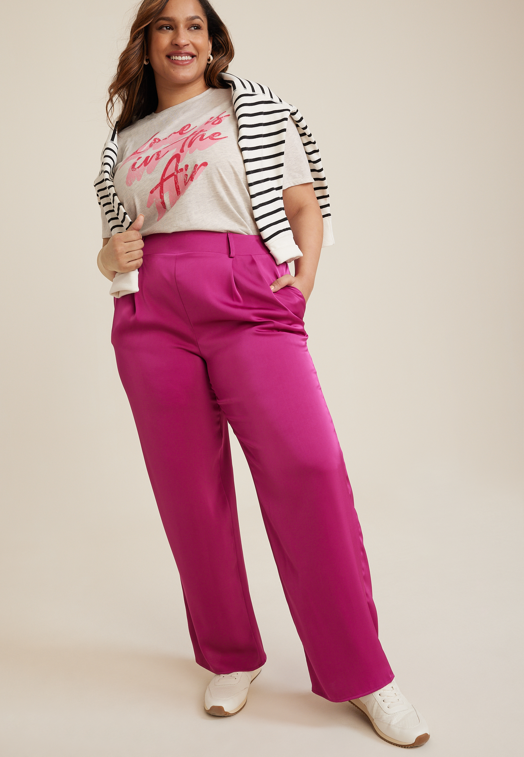Plus Size Love Is In The Air Graphic Tee, C3348, large