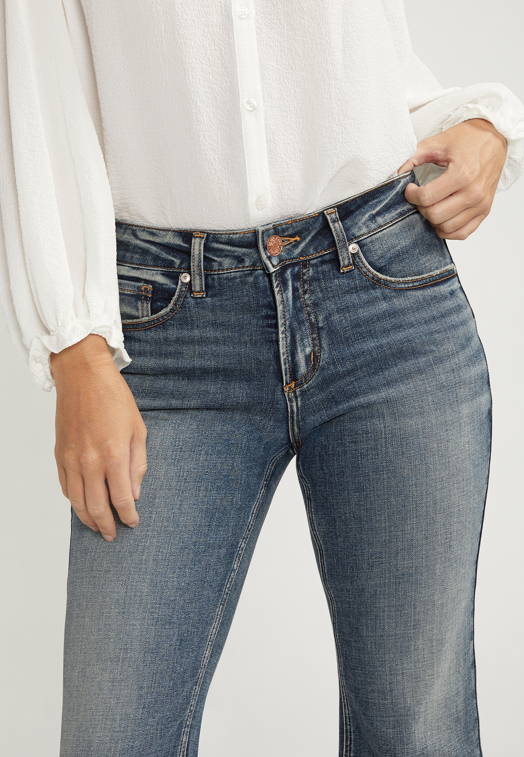 Silver Jeans Co.&reg; Suki Curvy Mid Rise Kick Flare Cropped Jean, DARK SANDBLAST, large