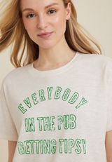 Everybody In The Pub Getting Tipsy Relaxed Fit Graphic Tee, ECRU, small