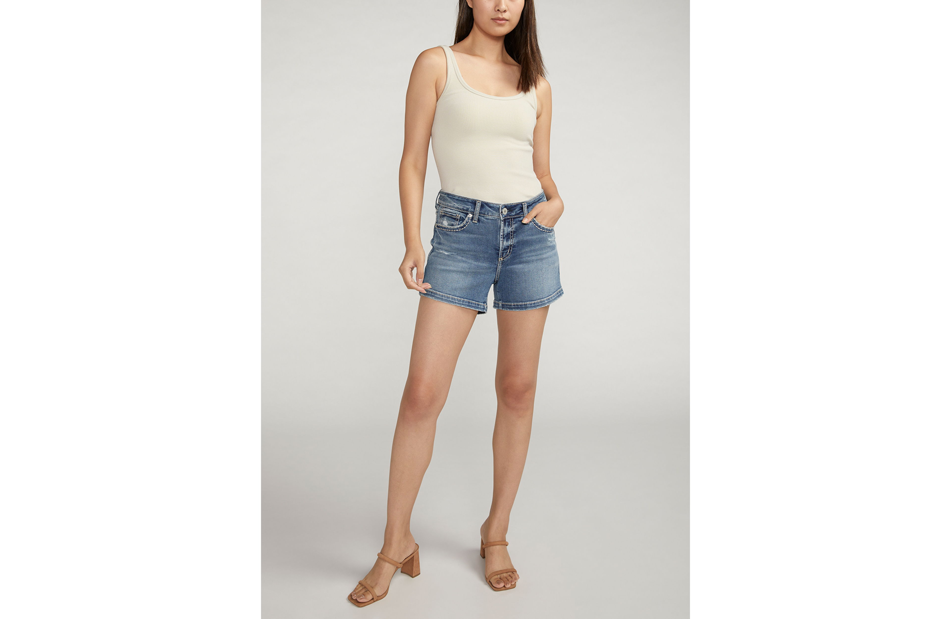 Silver Jeans Co.® Elyse Mid Rise Luxe Stretch 4in Short
