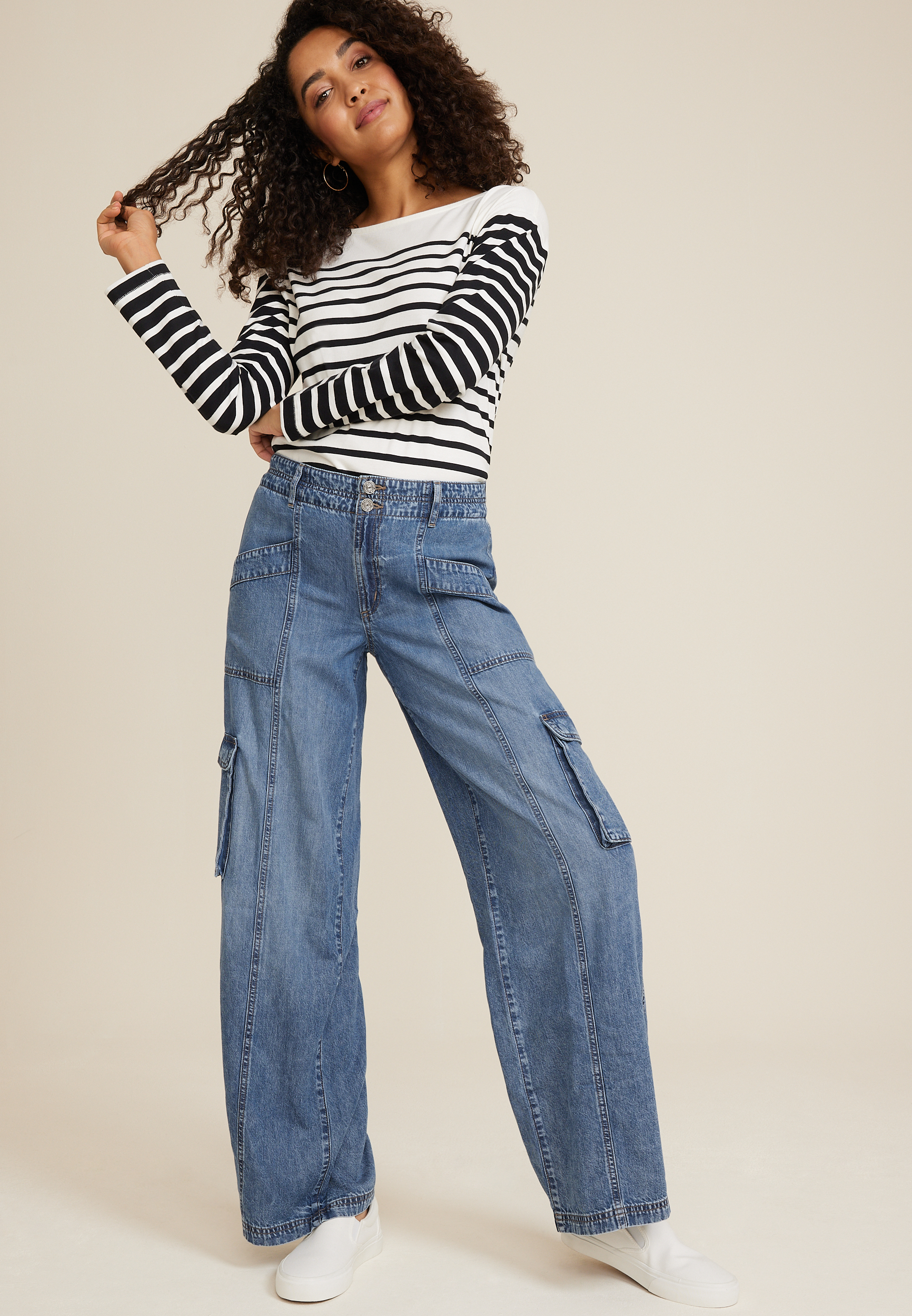 Unleash Your Style with 70s-Inspired White Bell Bottom Jeans
