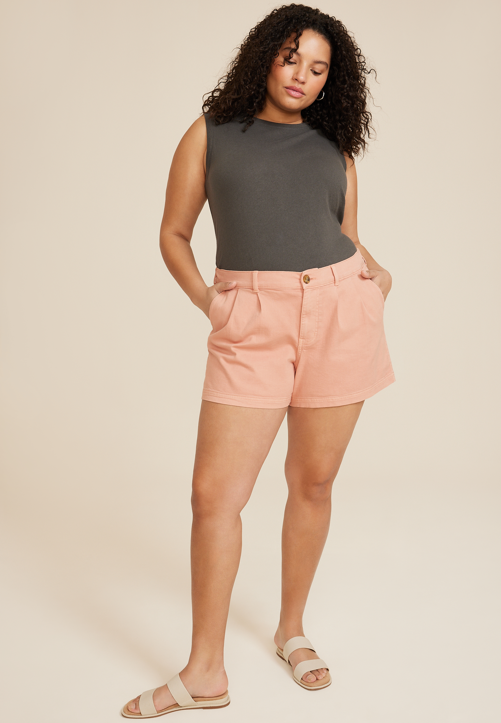 Plus Size Women Classic Pleated Shorts