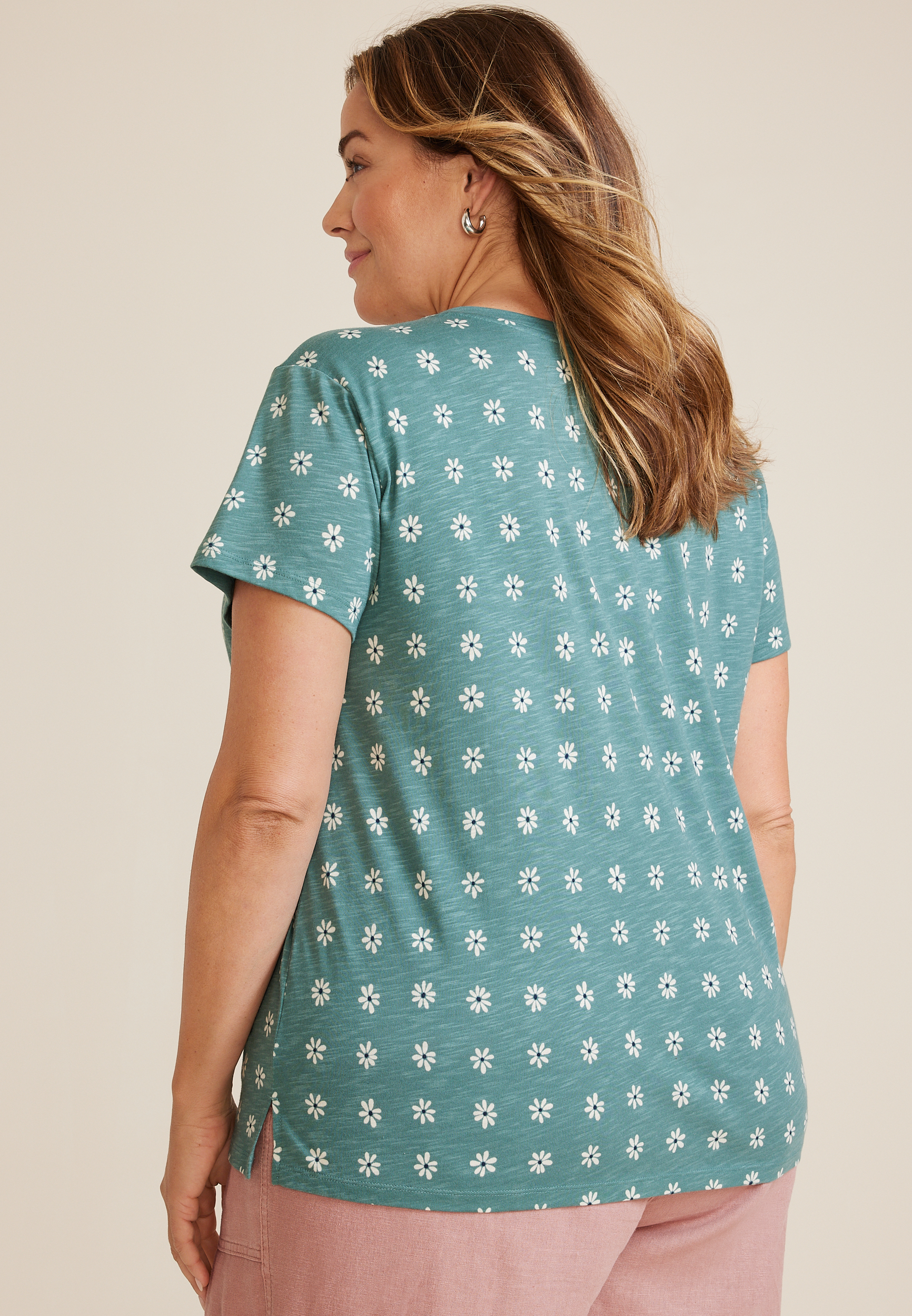 Plus Size 24/7 Dawson Daisy Crew Neck Tee, C3311, large