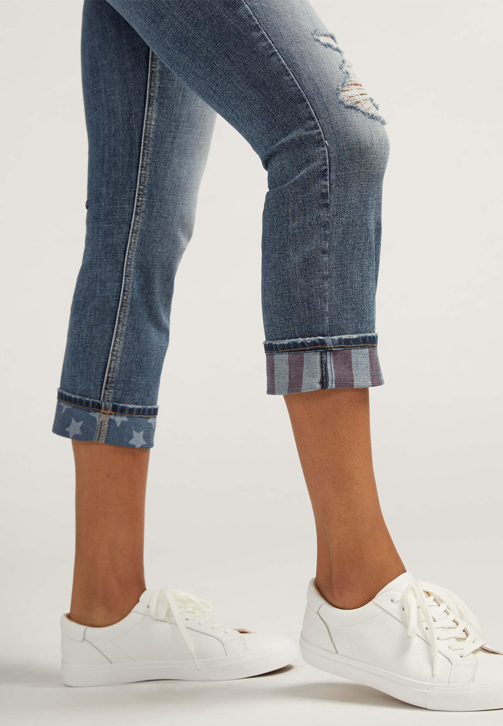 Silver Jeans Co.&reg; Suki Curvy Mid Rise Luxe Stretch Americana Cuff Capri Jean, C3337, large