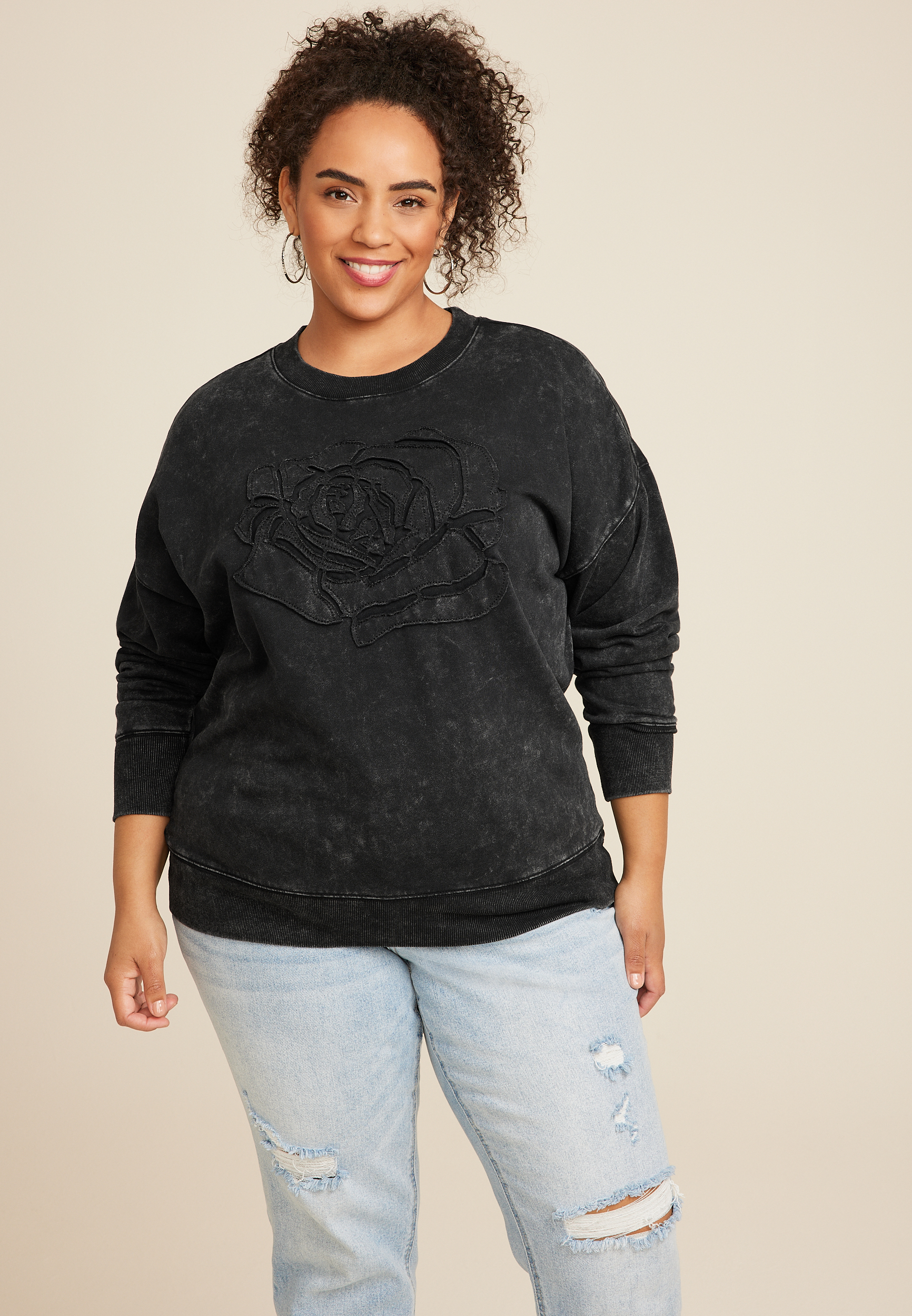 Plus Size Rose Applique Relaxed Fit Sweatshirt