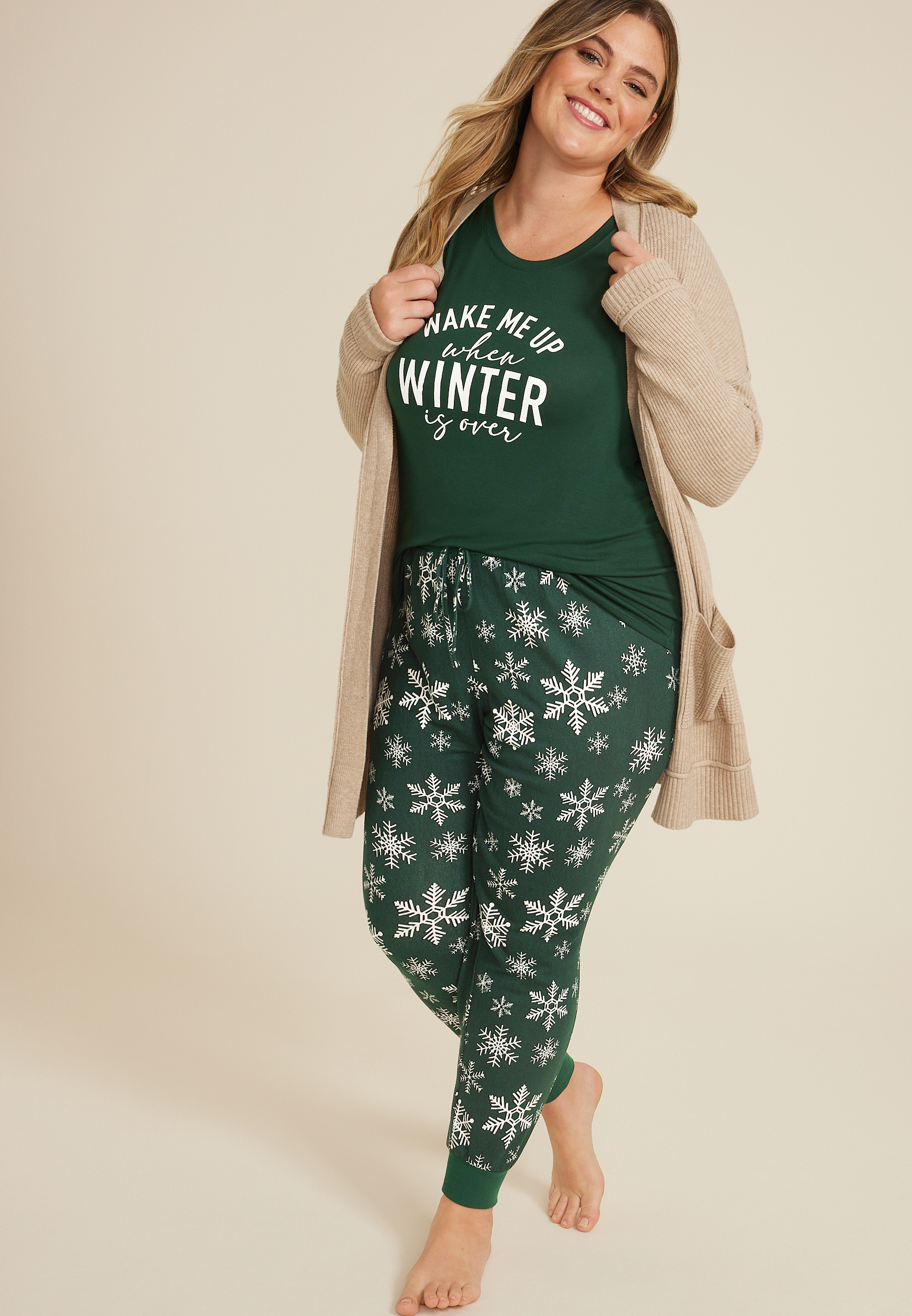 Plus Size Wake Me Up When Winter Is Over Graphic Tee And Jogger Pajama Set, C3895, large