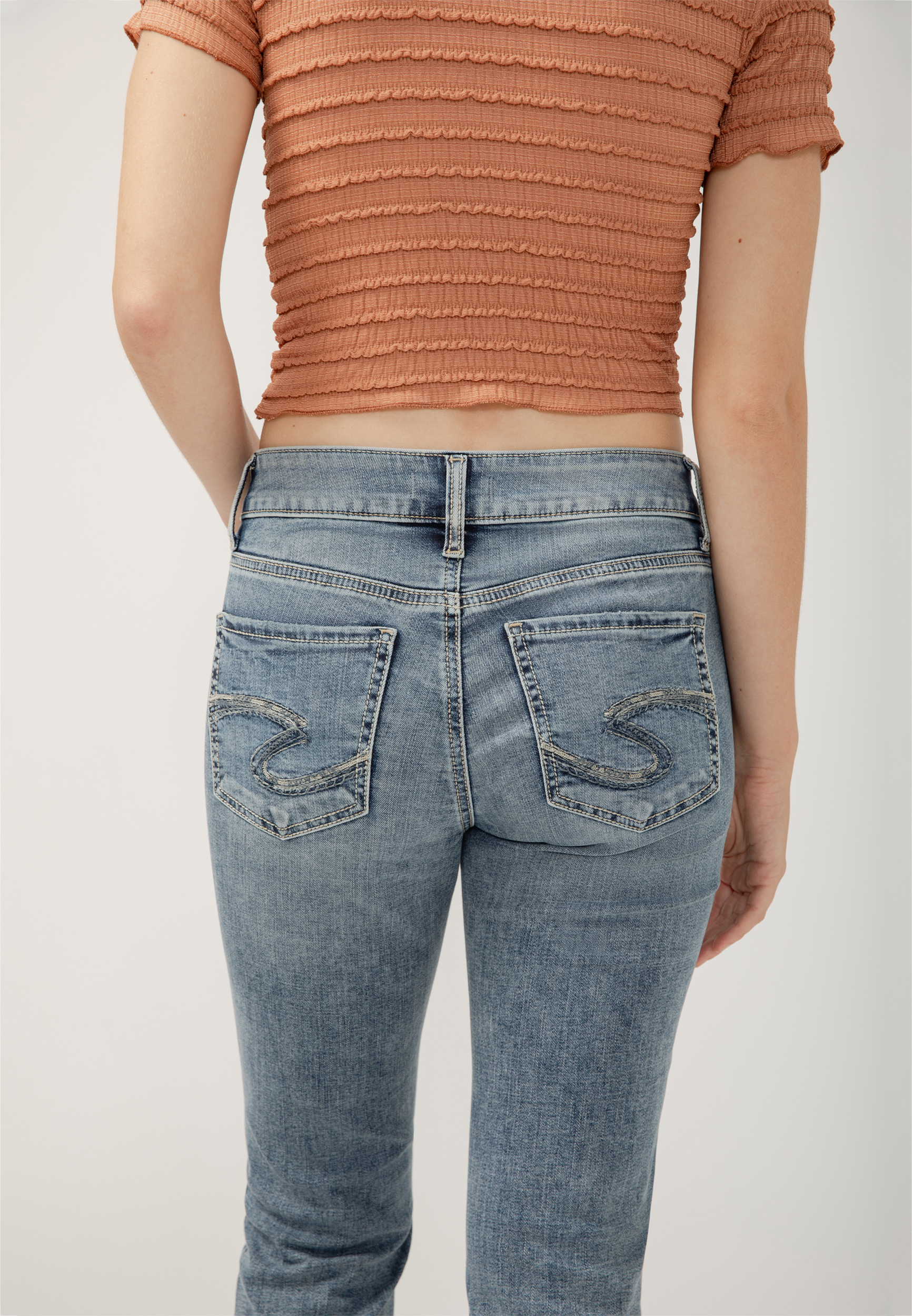Silver Jeans Co.&reg; Suki Curvy Mid Rise Luxe Stretch Cuffed Cropped Jean, , large