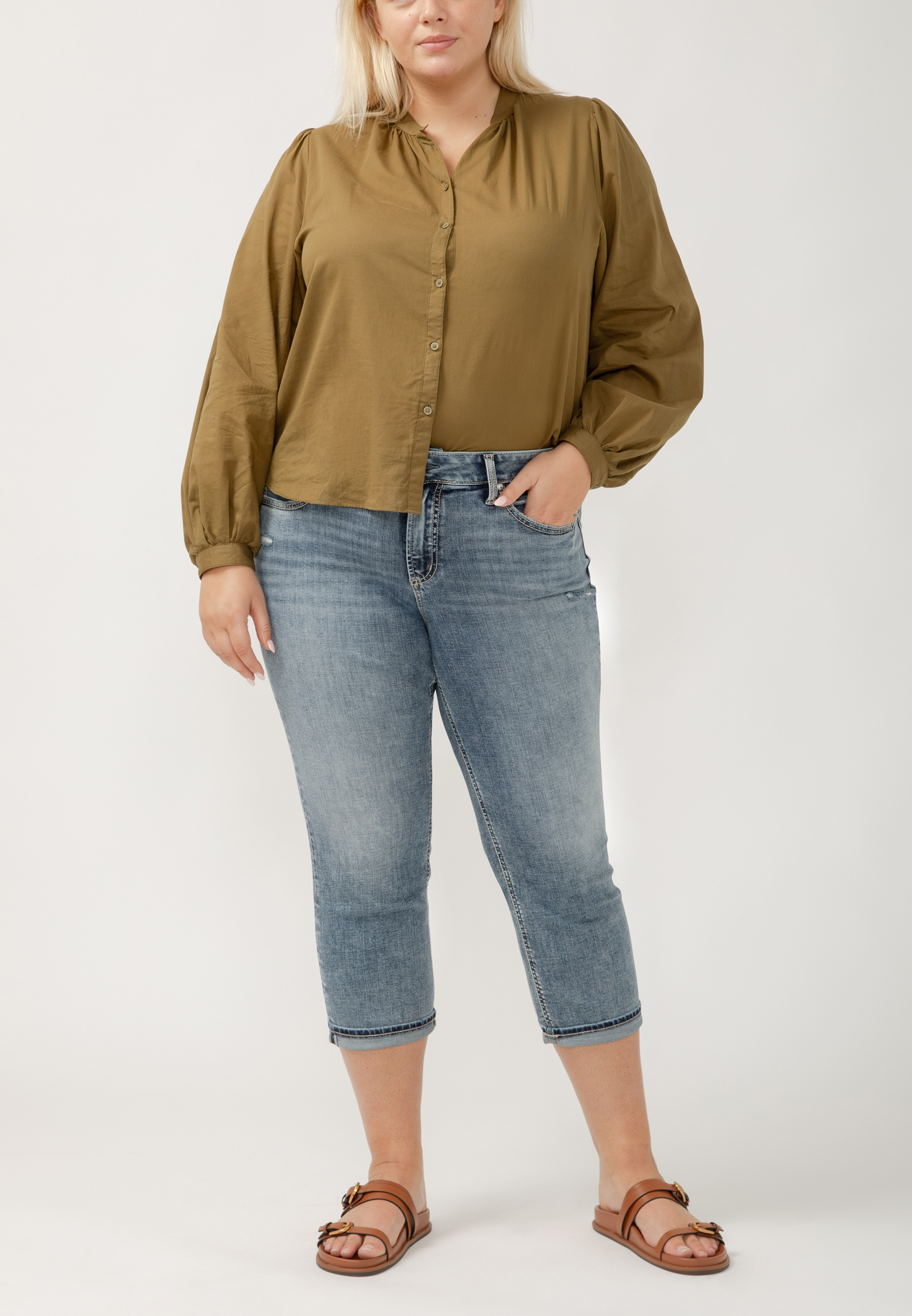 Plus Size Silver Jeans Co.® Suki Curvy Mid Rise Luxe Stretch Cuffed Cropped Jean