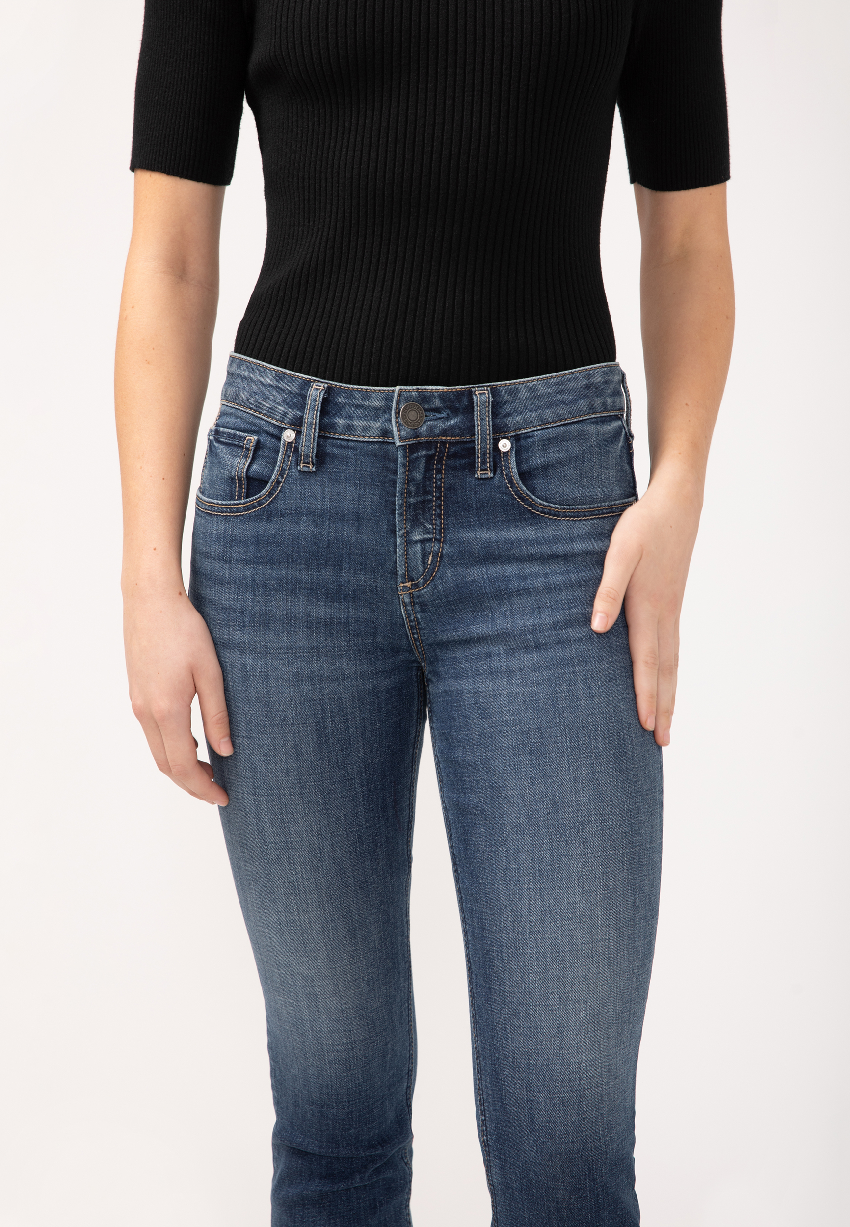 Silver Jeans Co.&reg; Suki Curvy Mid Rise Luxe Stretch Capri, , large