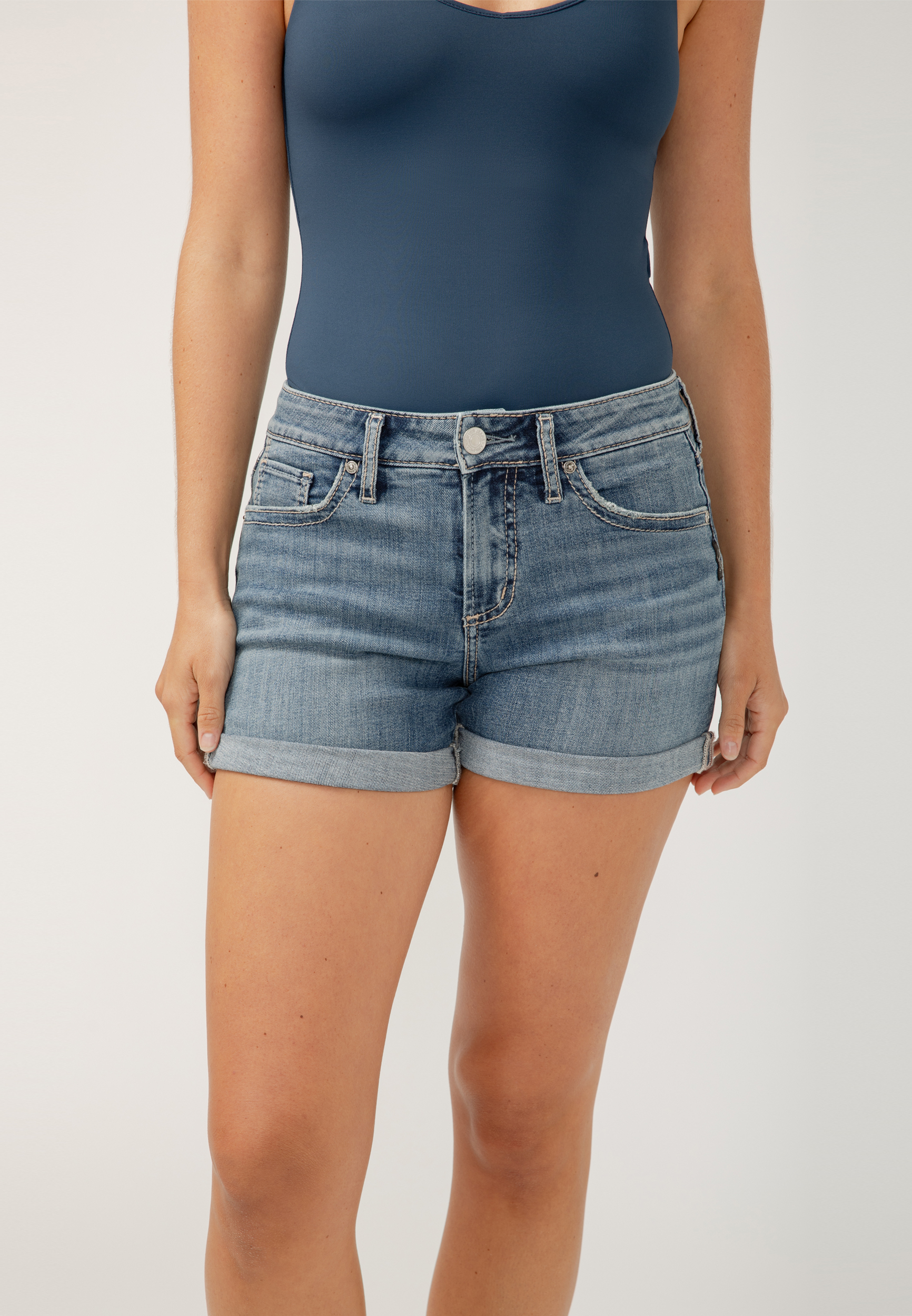 Silver Jeans Co.&reg; Suki Curvy Mid Rise Luxe Stretch Rolled Hem 4in Short, , large