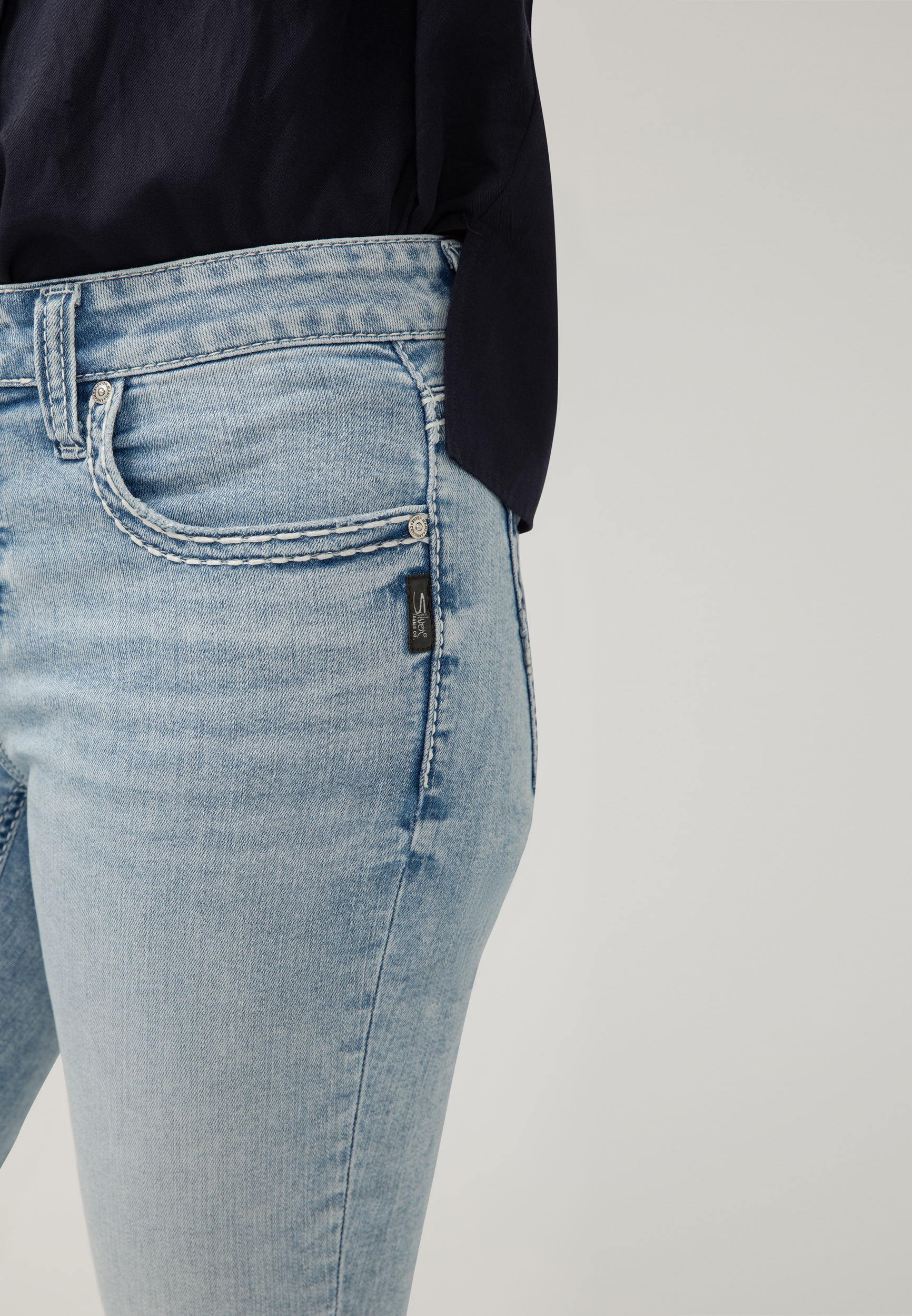 Silver Jeans Co.&reg; Elyse Mid Rise Vintage Thick Stitch Capri, C2806, large