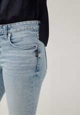 Silver Jeans Co.&reg; Elyse Mid Rise Vintage Thick Stitch Capri, C2806, small