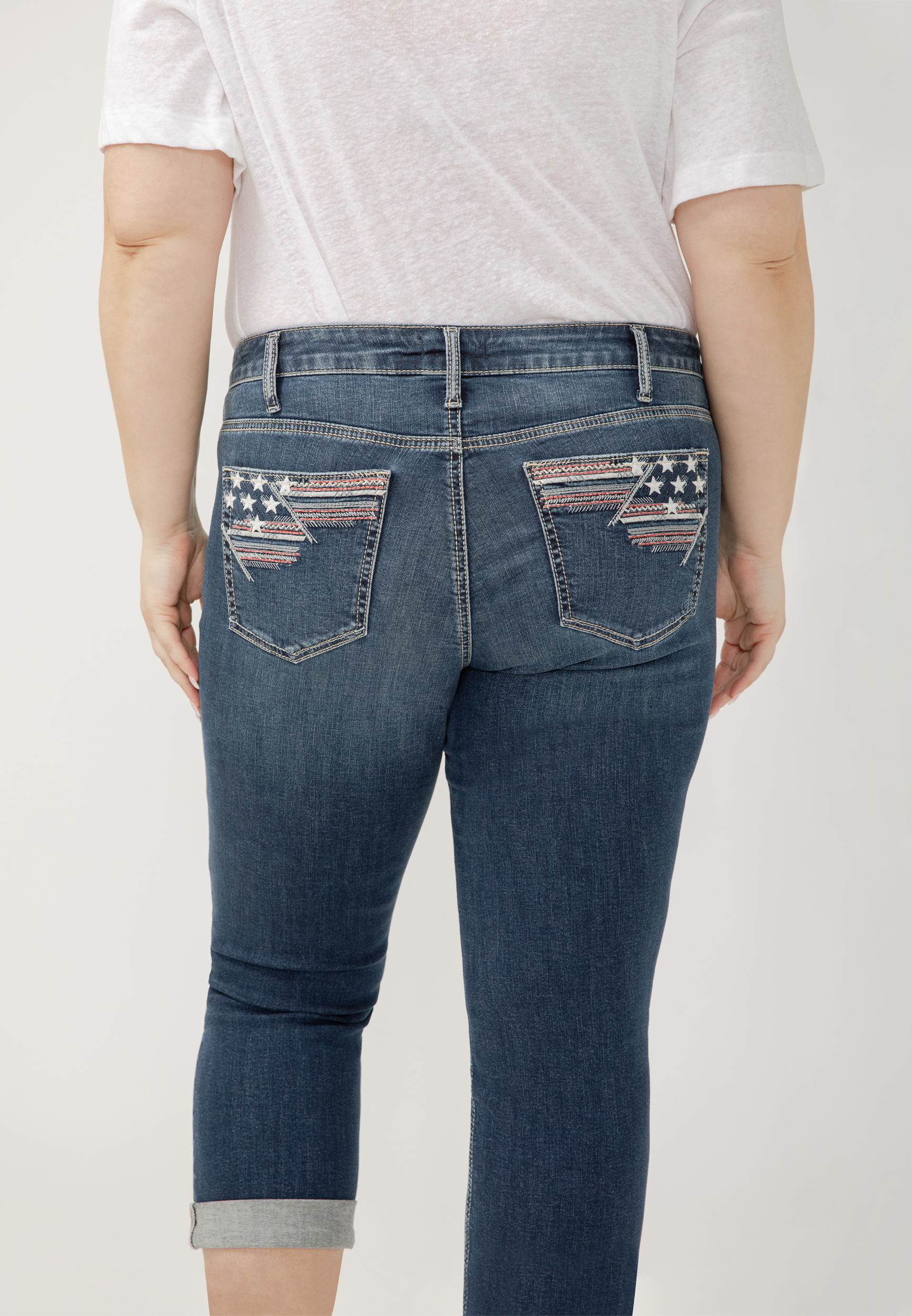 Plus Size Silver Jeans Co.&reg; Suki Curvy Mid Rise Americana Cuffed Hem Capri, C258, large