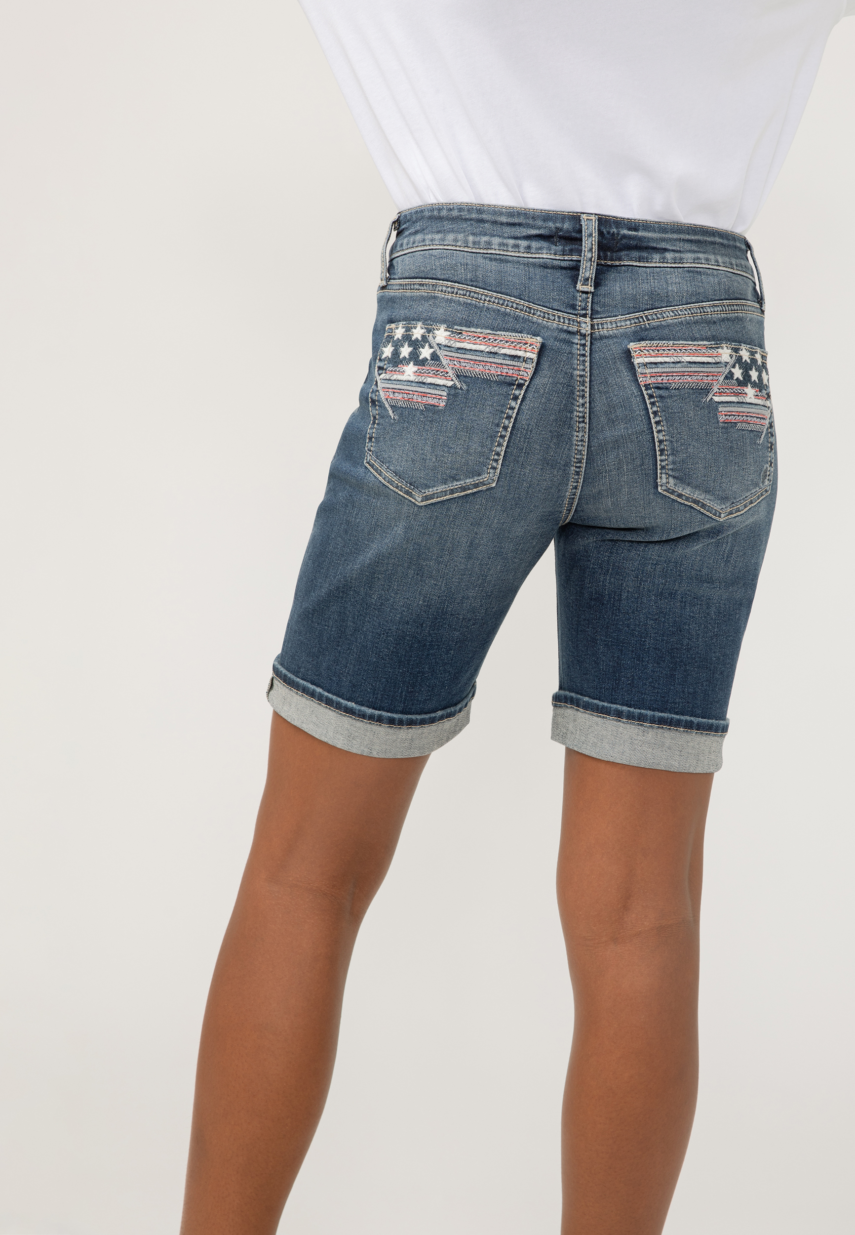 Silver Jeans Co.&reg; Suki Curvy Mid Rise Americana 10in Bermuda Short, , large