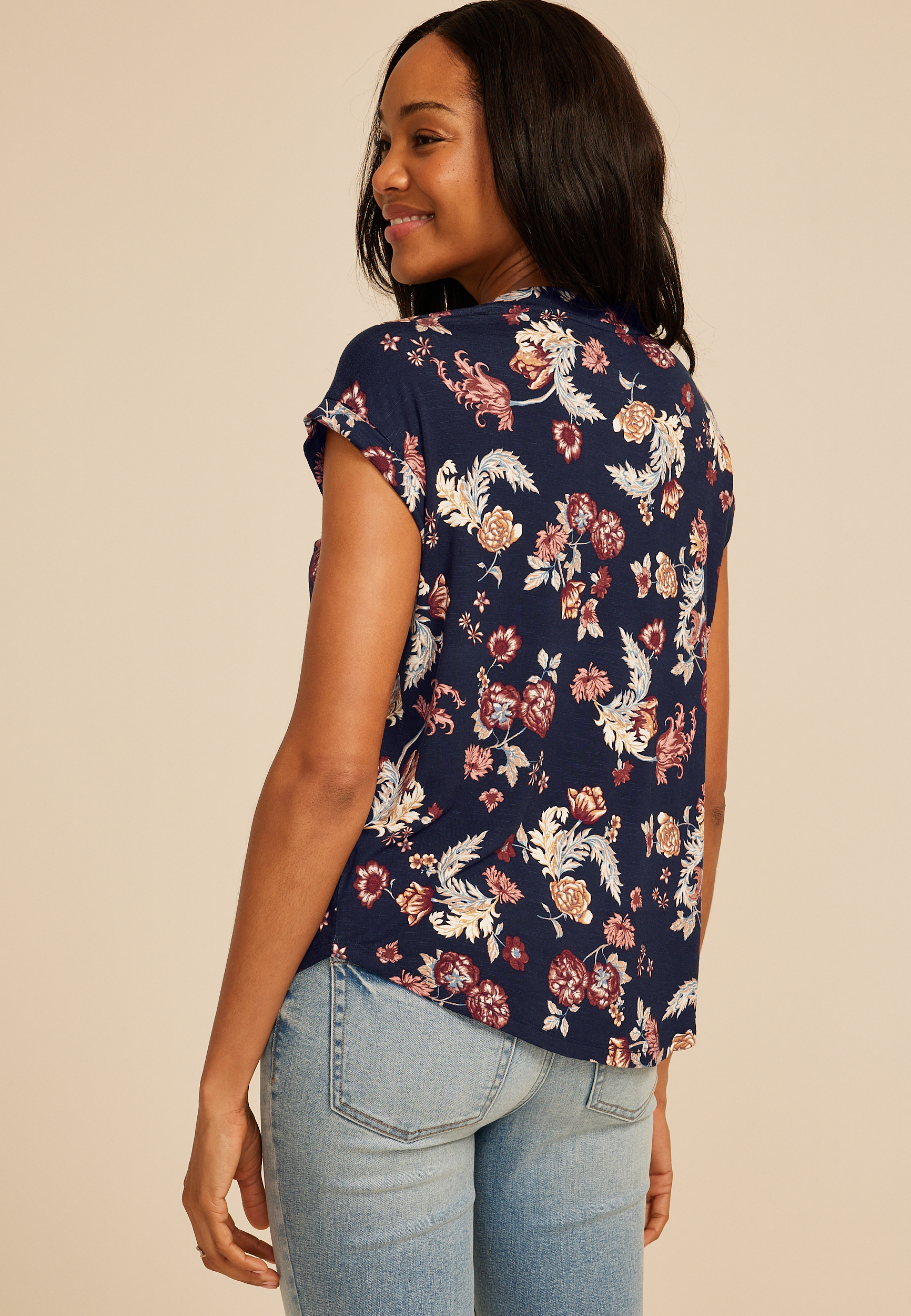 24/7 Berkley Floral V Neck Tee, C1524, large