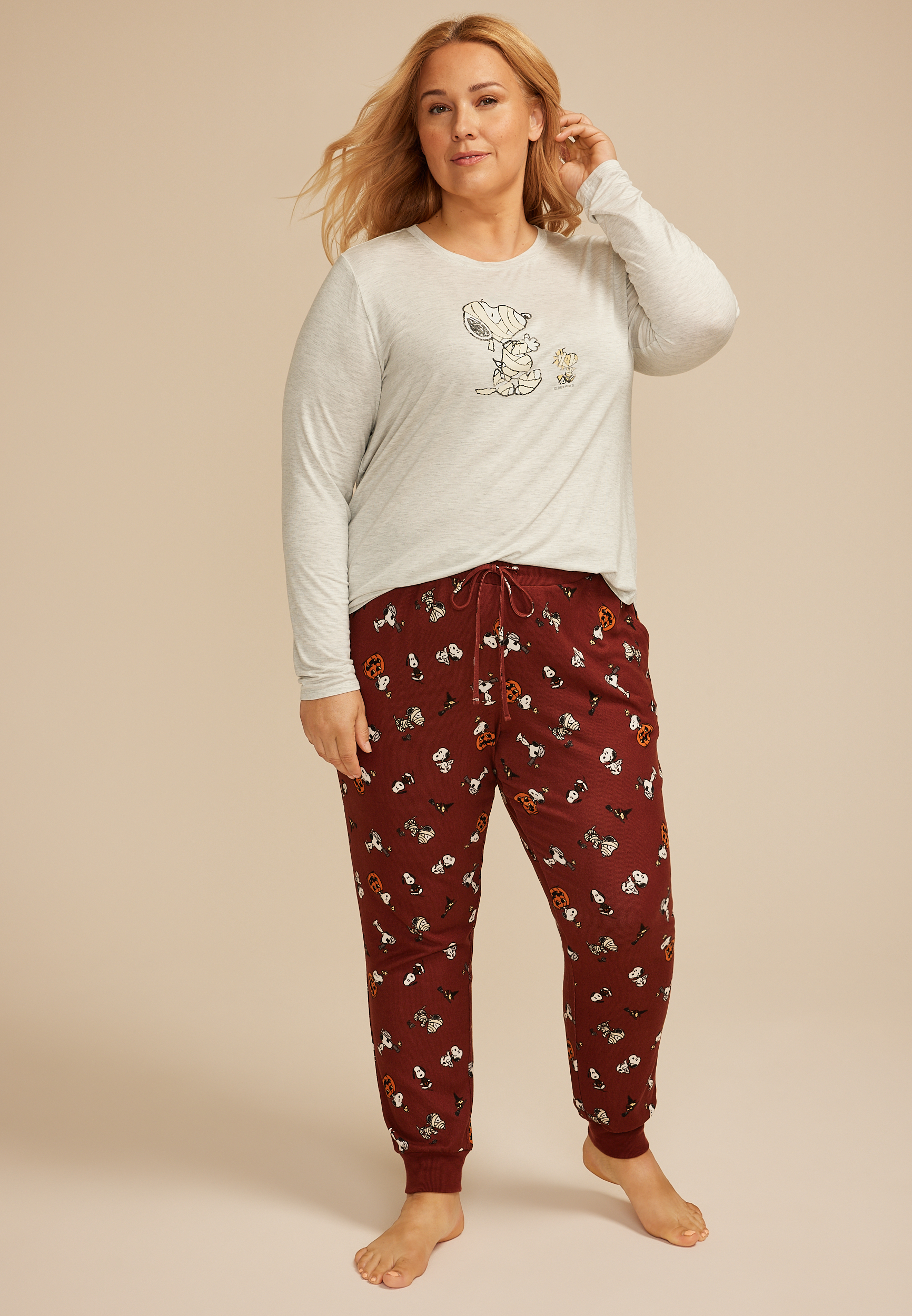 Plus Size Snoopy Halloween Graphic Tee And Jogger Pajama Set