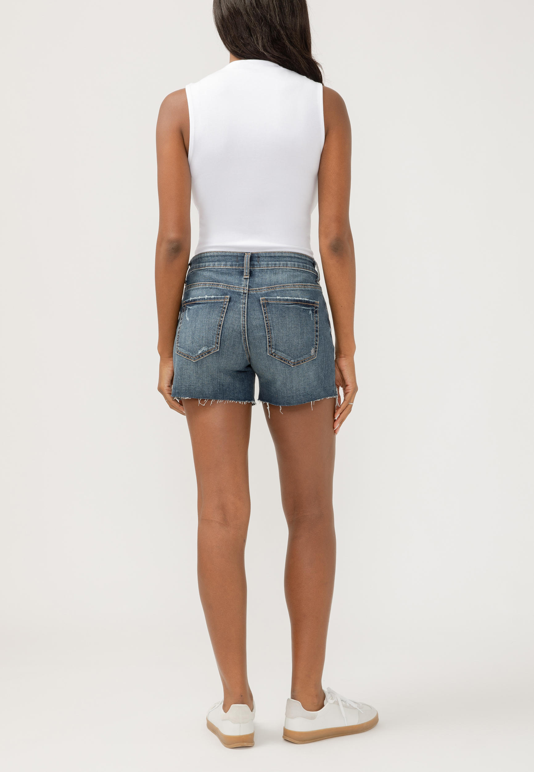 Silver Jeans Co.&reg; Suki Mid Rise Luxe Americana Backed 4in Short, MEDIUM SANDBLAST, large