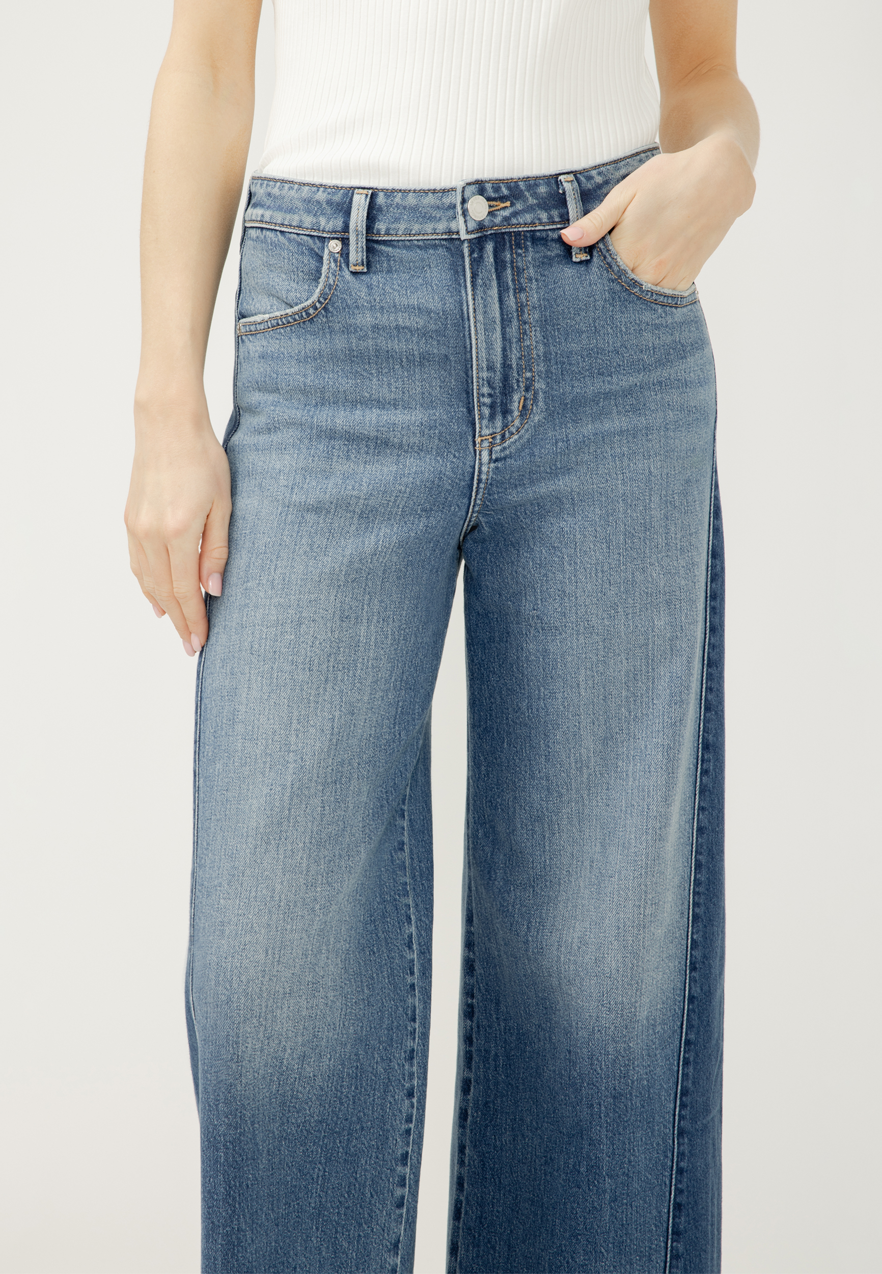 Silver Jeans Co.&reg; Isbister High Rise Wide Leg Jean, MEDIUM SANDBLAST, large