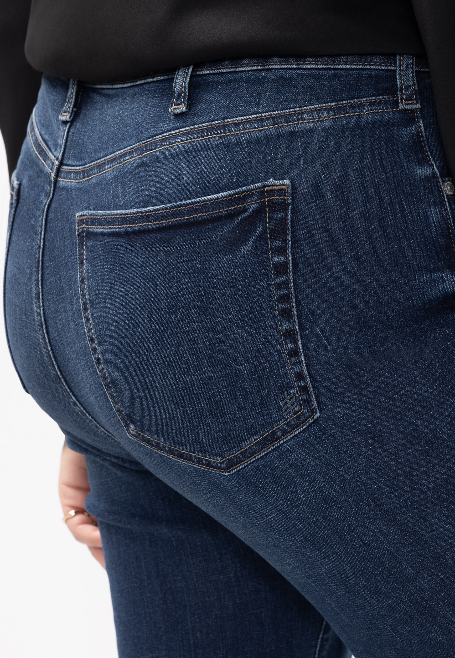 Plus Size Silver Jeans Co.&reg; Avery Curvy Luxe Stretch High Rise Trouser Jean, C258, large