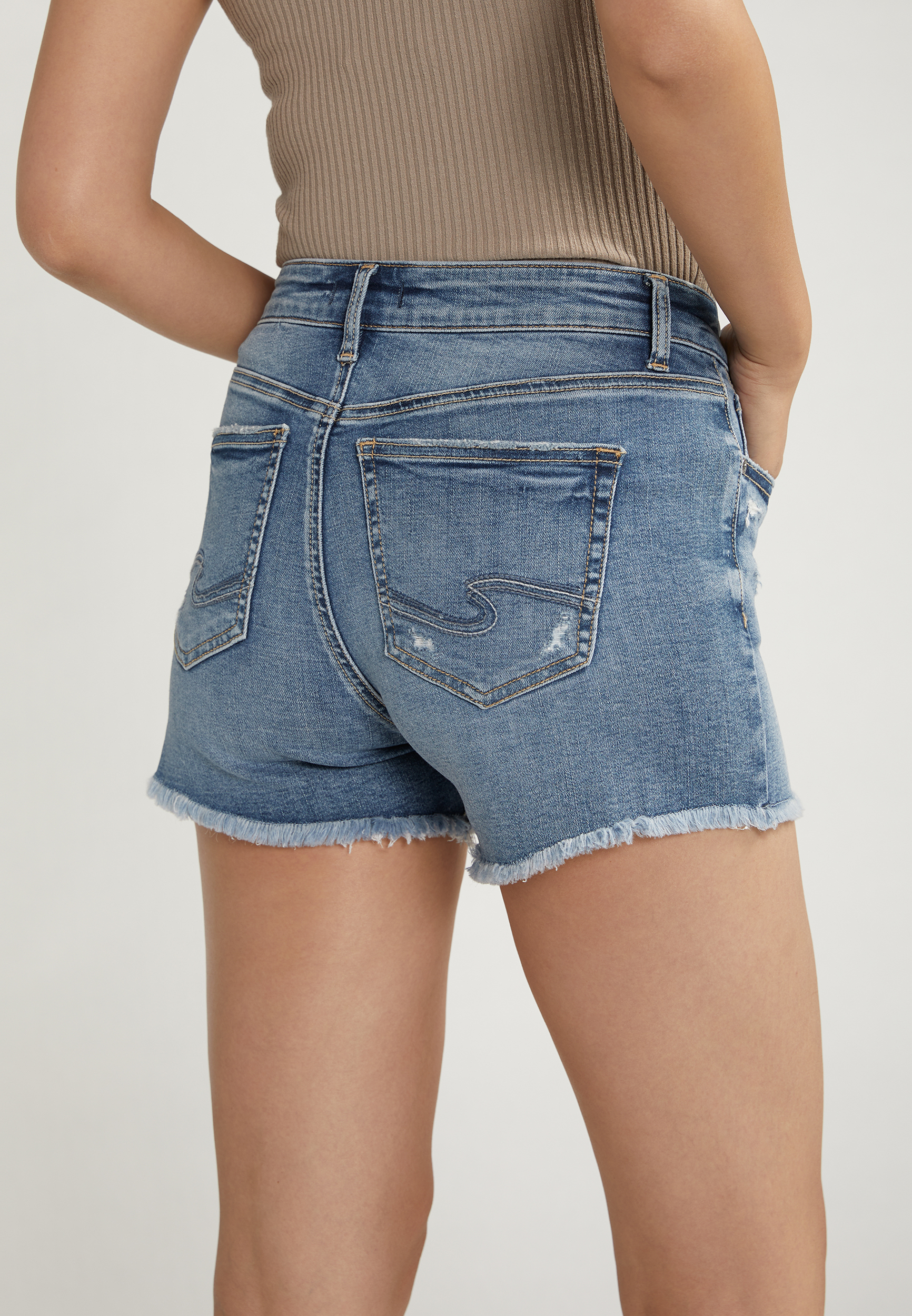 Silver Jeans Co.&reg; Suki Curvy Mid Rise Luxe Stretch Frayed Hem 4in Short, C3337, large