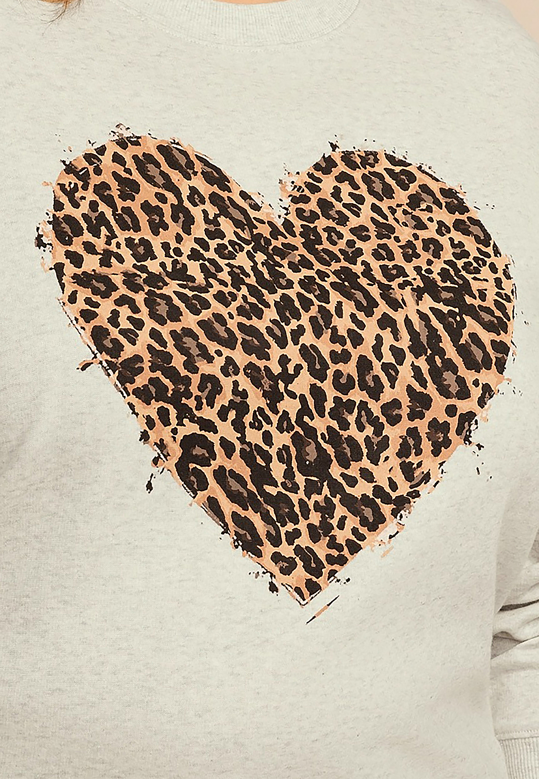 Plus Size Animal Heart Relaxed Fit Sweatshirt, C3363, large