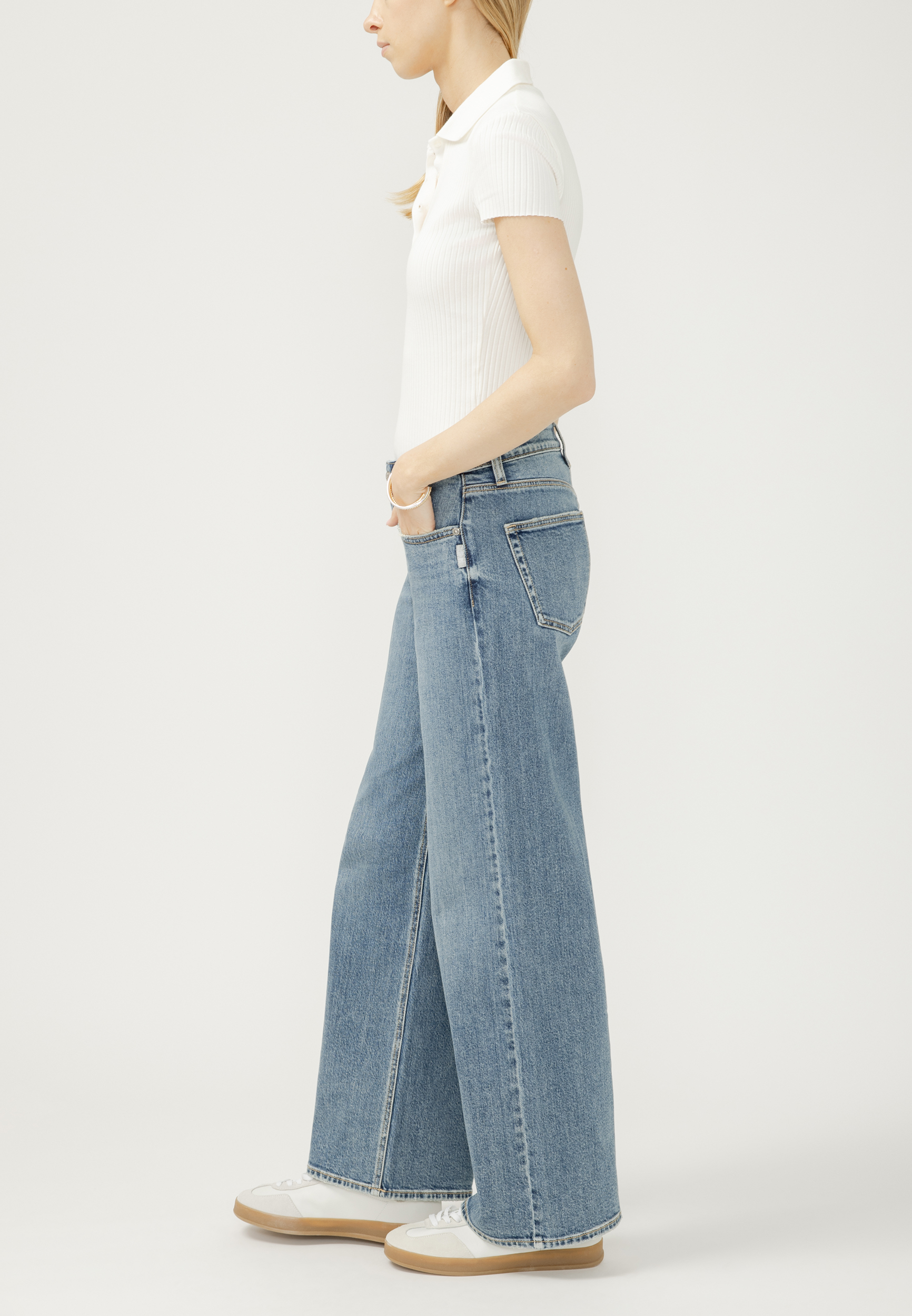 Silver Jeans Co.&reg; Suki Curvy Mid Rise Wide Leg Jean, C3337, large