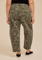 Plus Size Camo Barrel Leg Weekender Pant, C8897, small