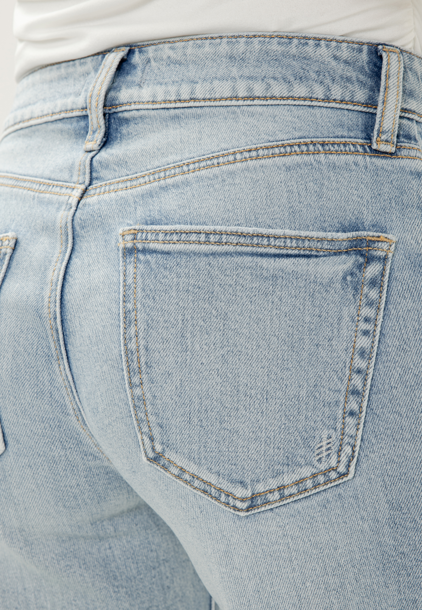 Silver Jeans Co.&reg; Suki Curvy Mid Rise Cropped Wide Leg Jean, C2806, large
