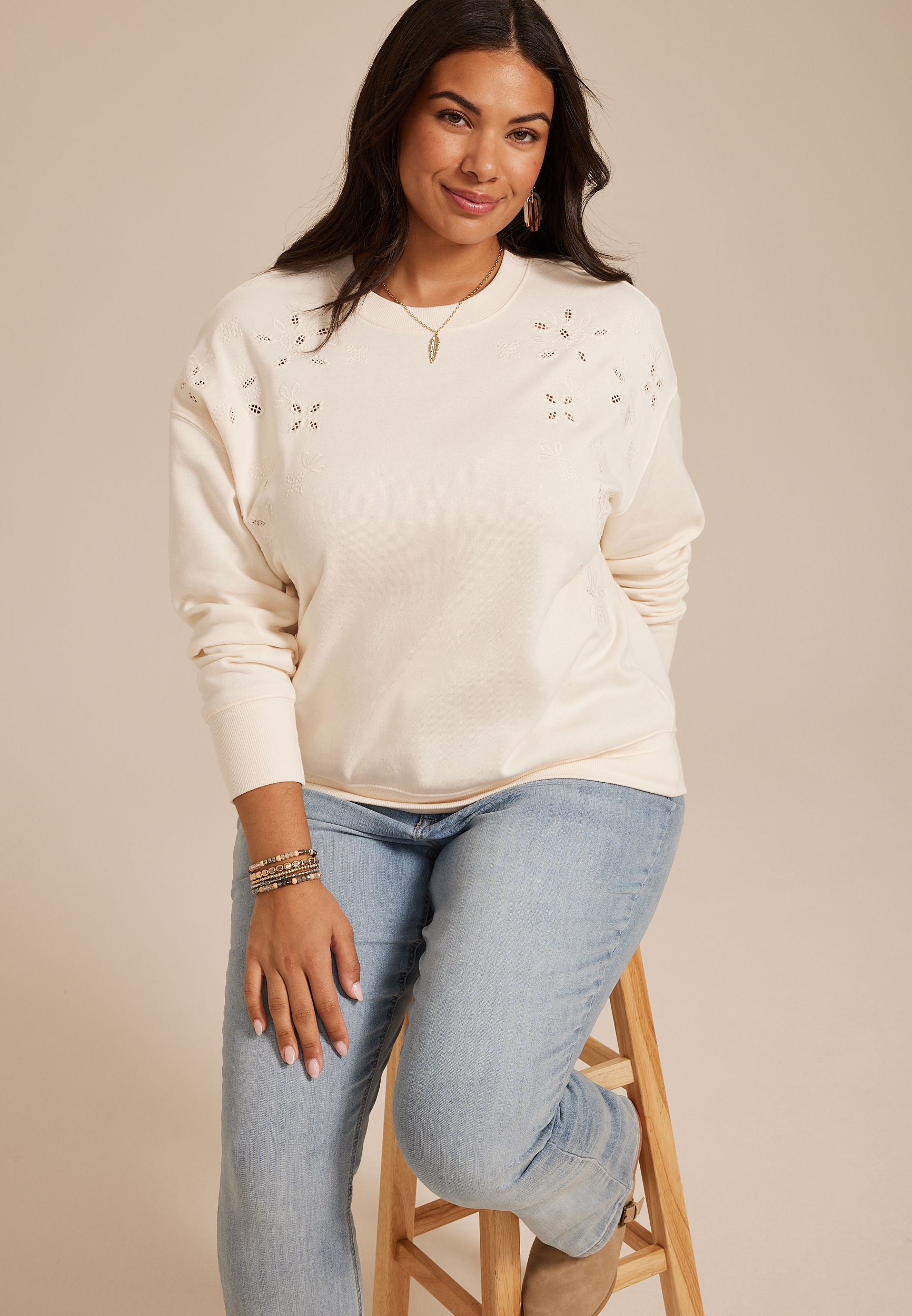 Plus Size Floral Embroidered Crew Neck Sweatshirt, C8232, large