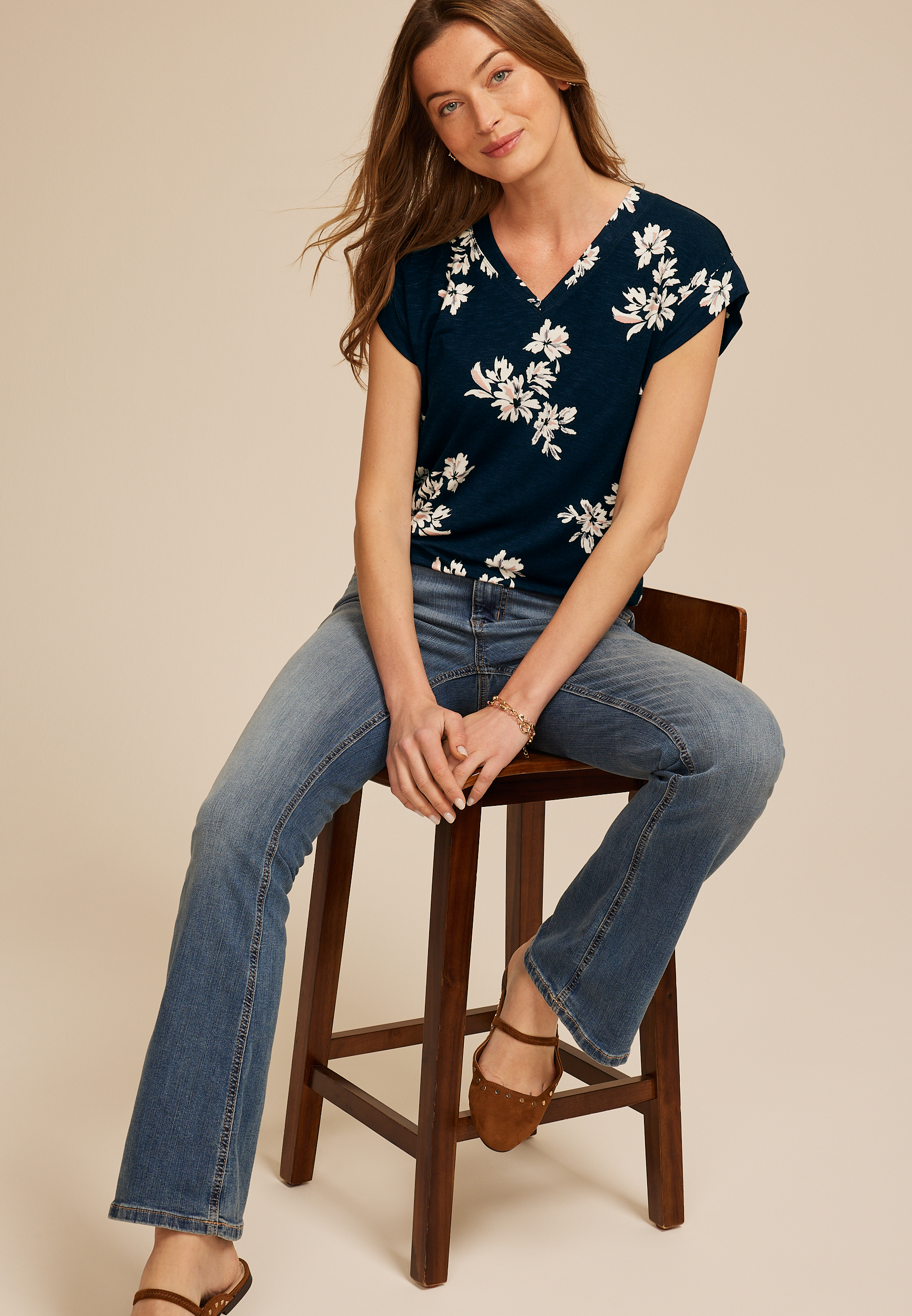 24/7 Magnolia Floral V Neck Tee, C1943, large