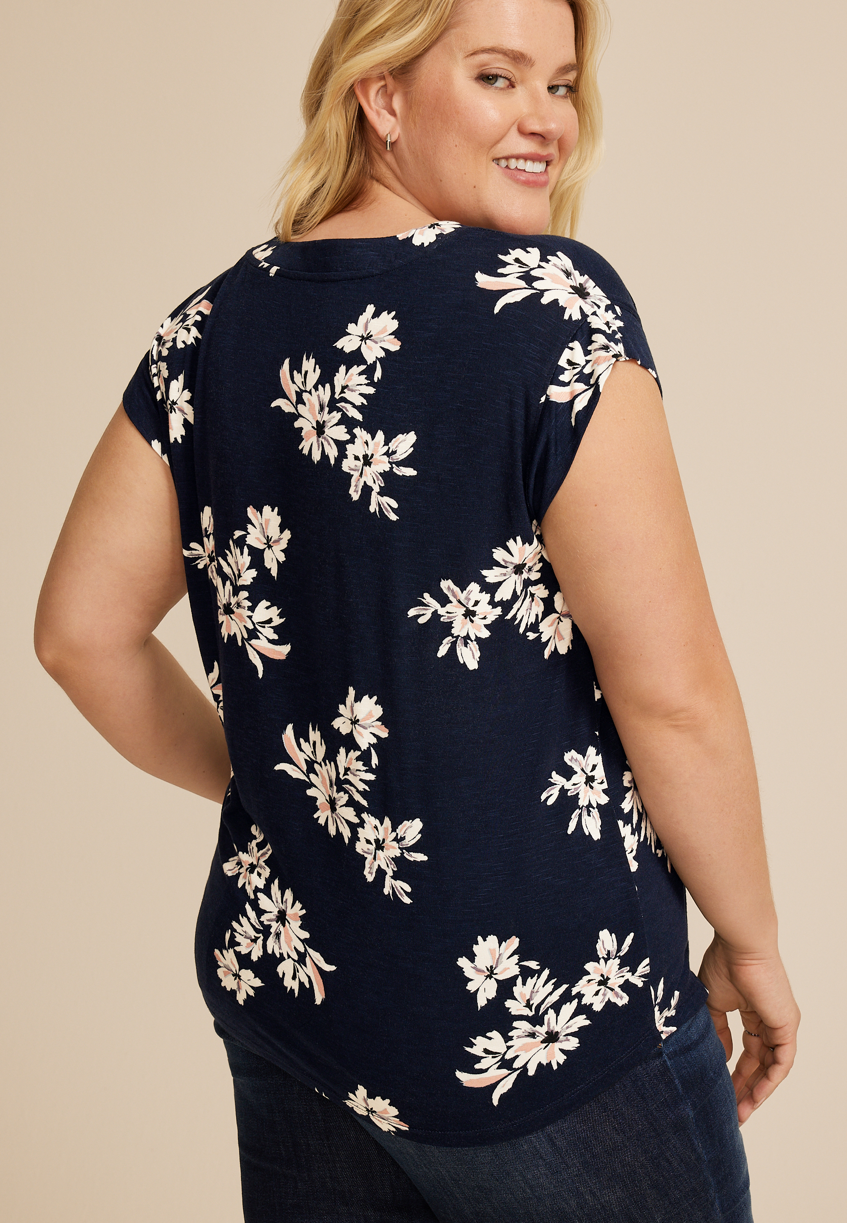 Plus Size 24/7 Magnolia Floral V Neck Tee, C1943, large