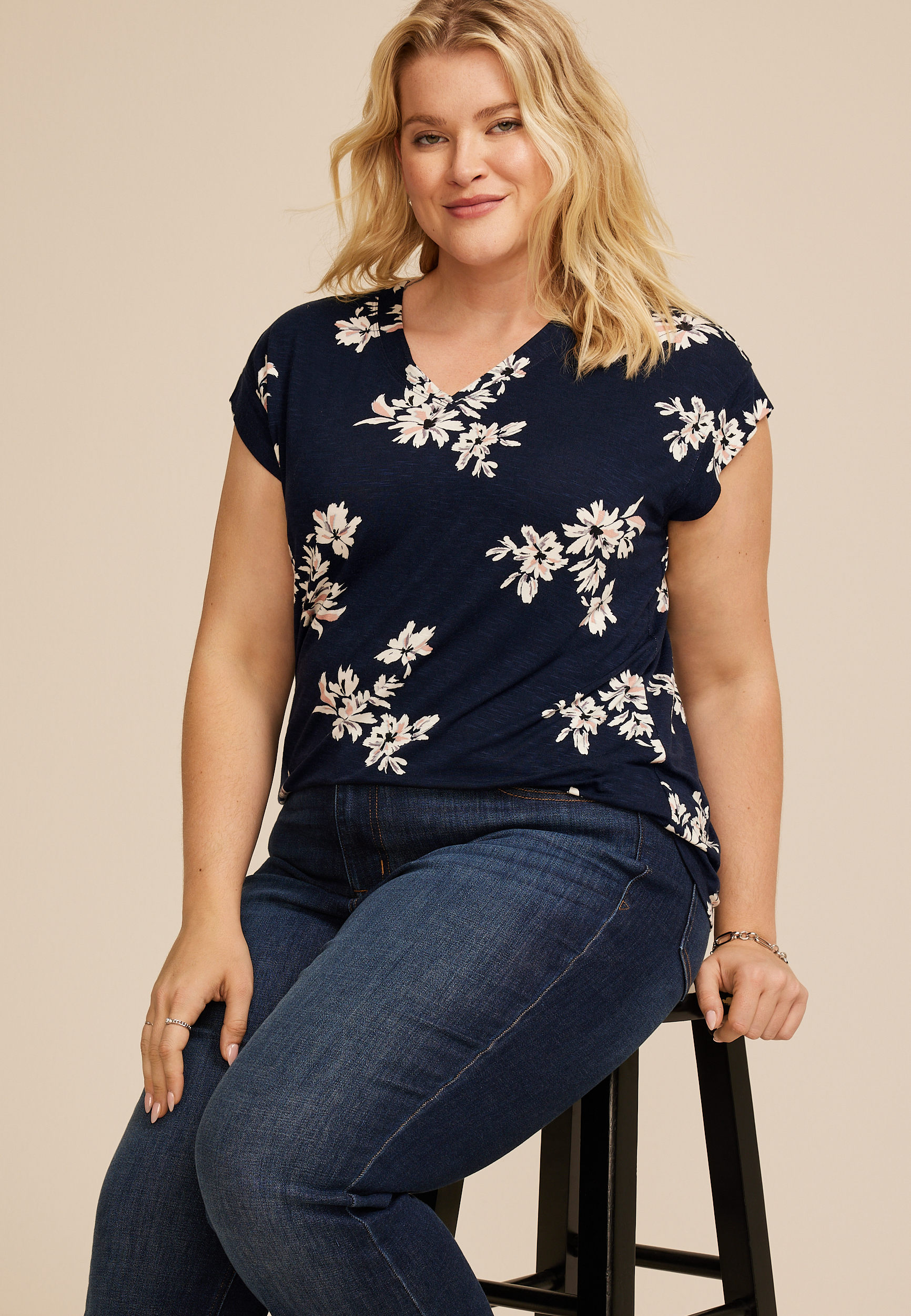 Plus Size 24/7 Magnolia Floral V Neck Tee, C1943, large
