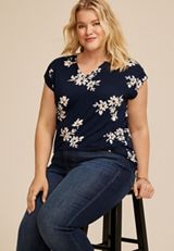 Plus Size 24/7 Magnolia Floral V Neck Tee, C1943, small