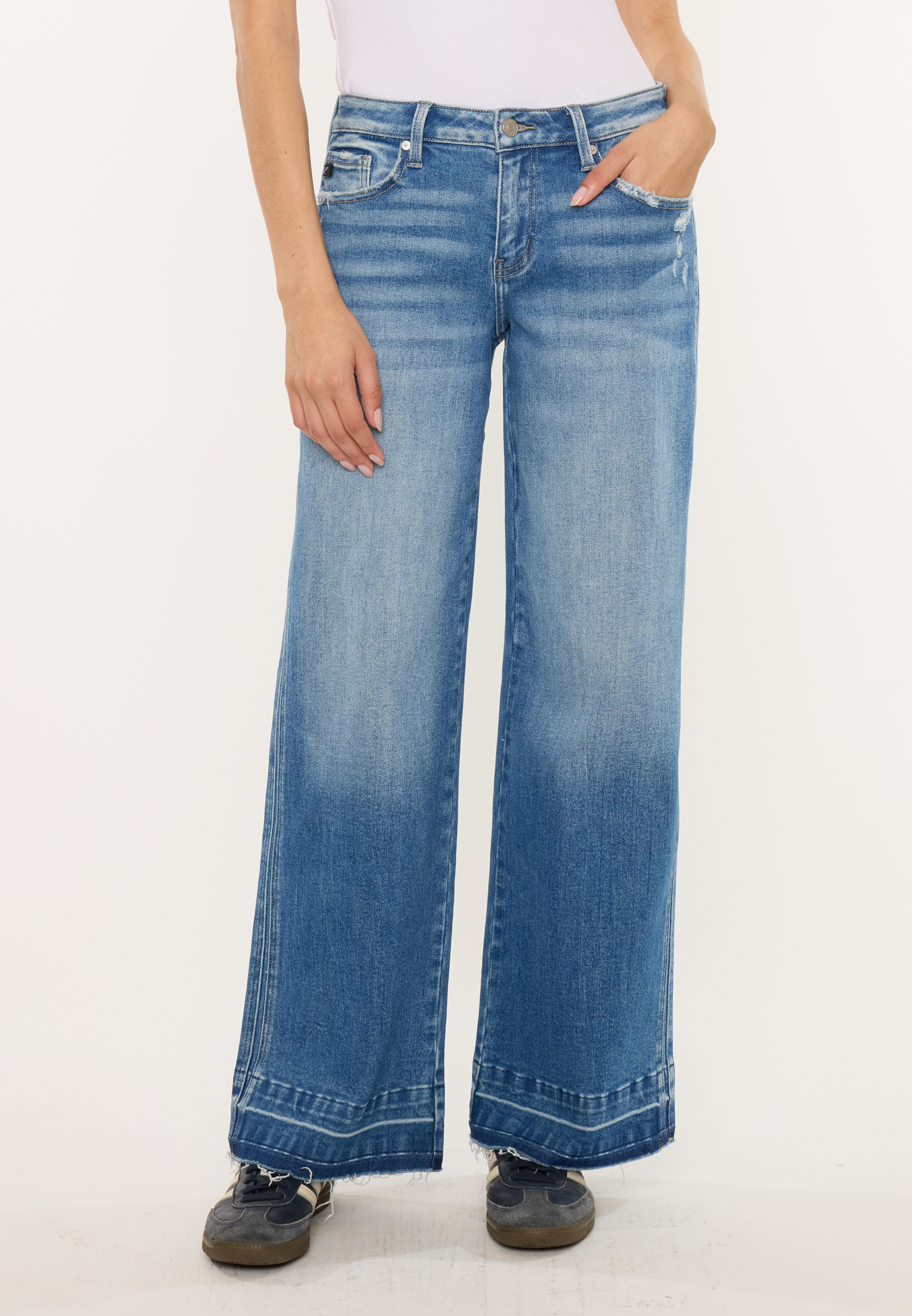 KanCan&trade; Mid Rise Release Hem Wide Leg Jean