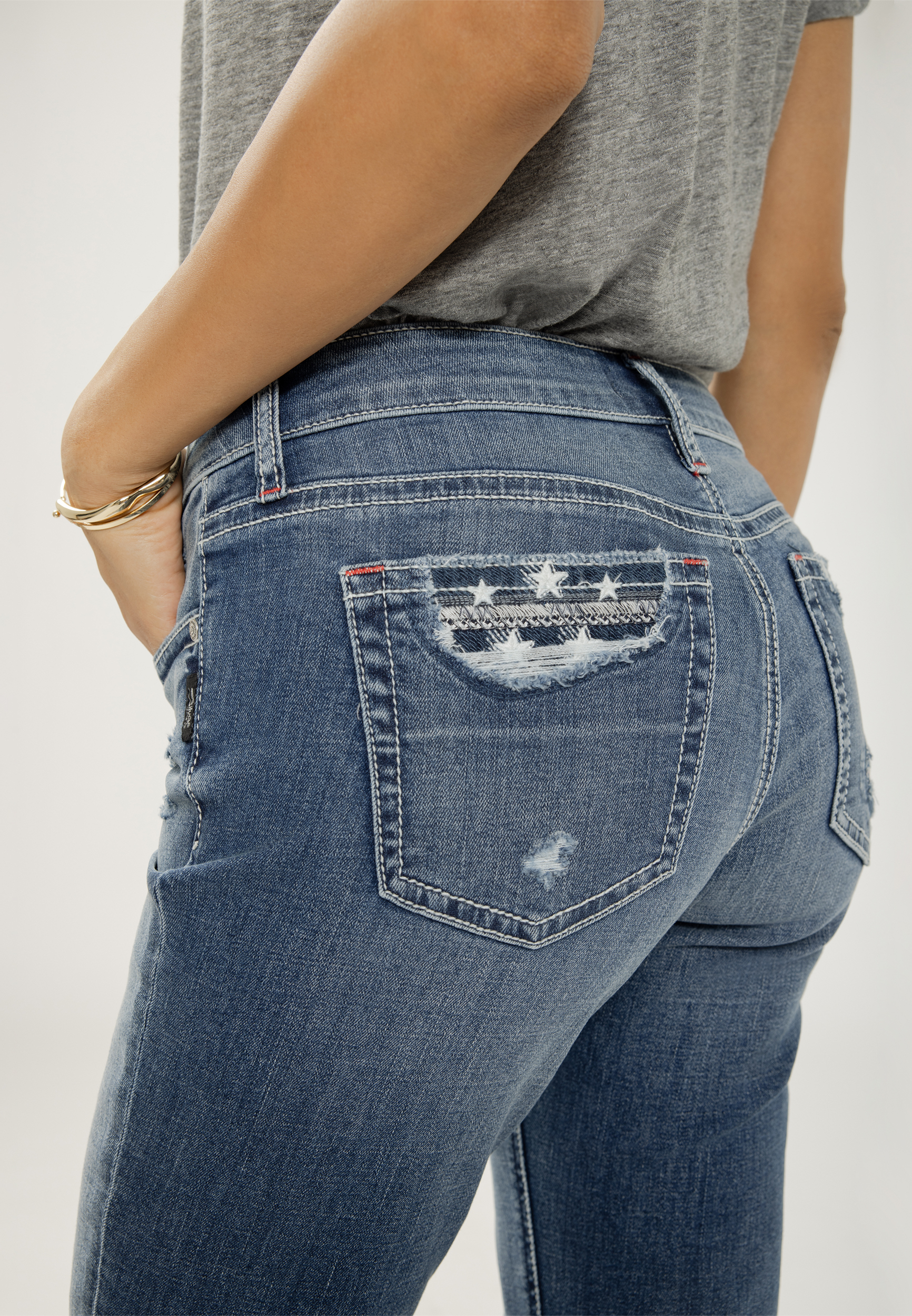 Silver Jeans Co.&reg; Elyse Mid Rise Luxe Stretch Cuffed Hem Americana Capri, MEDIUM SANDBLAST, large