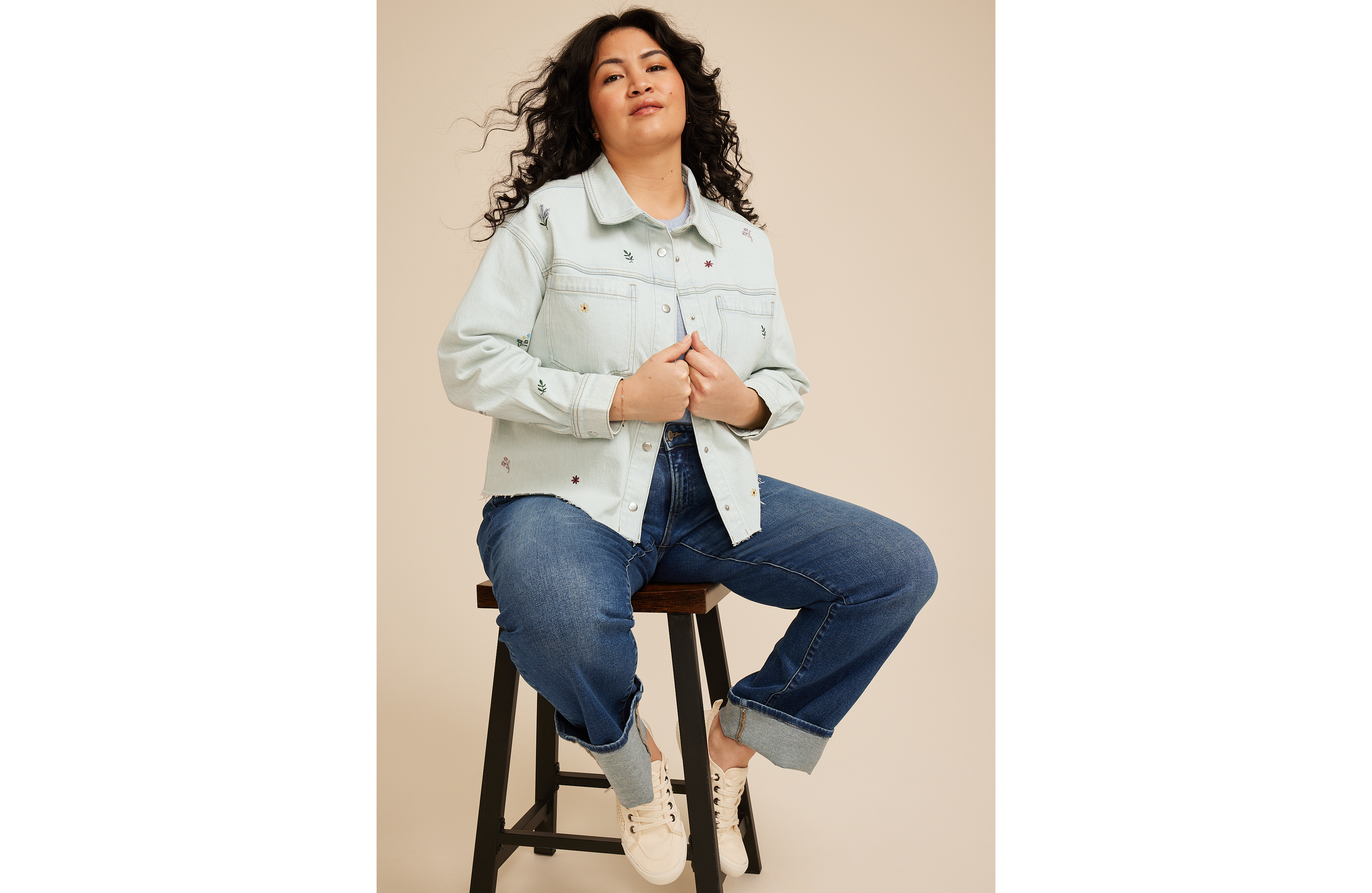 Plus Floral Embroidered Cropped Denim Jacket